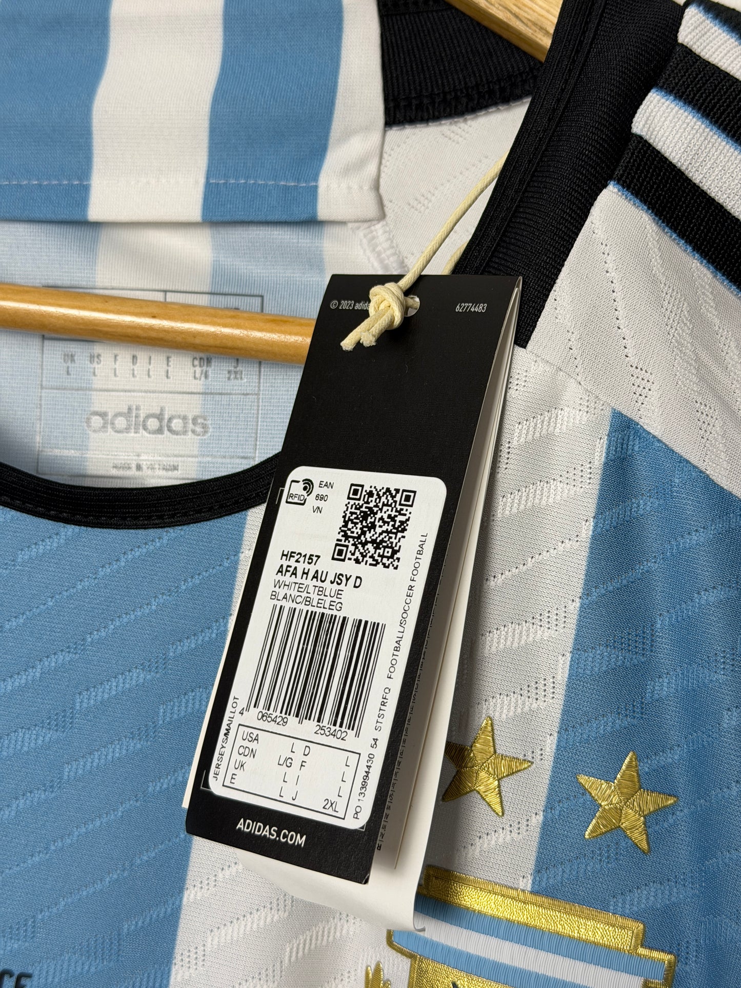 Lionel Messi Argentina 2022 World Cup final home football shirt (L)