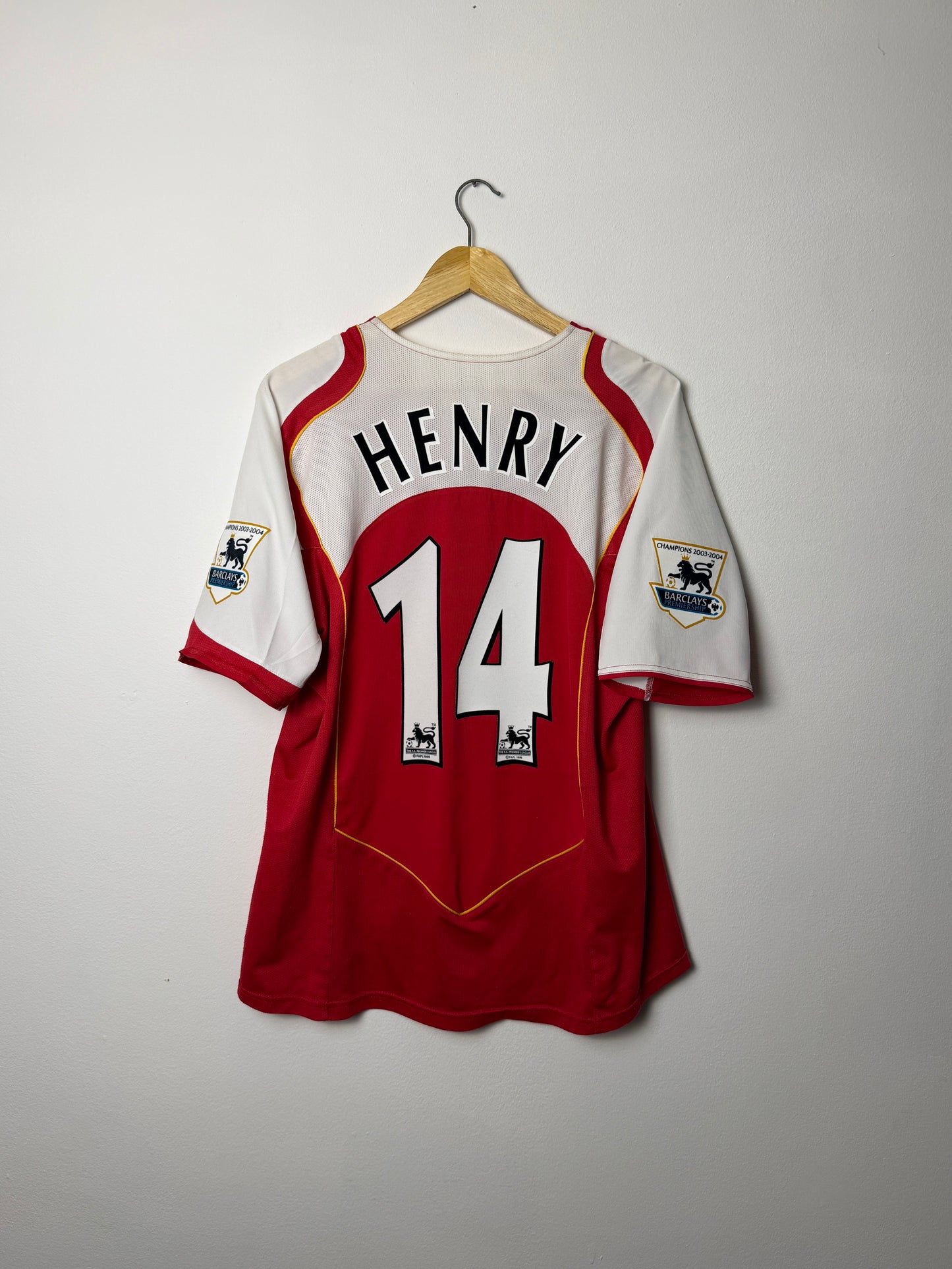Thierry Henry Arsenal FC 2004-05 home football shirt (L)