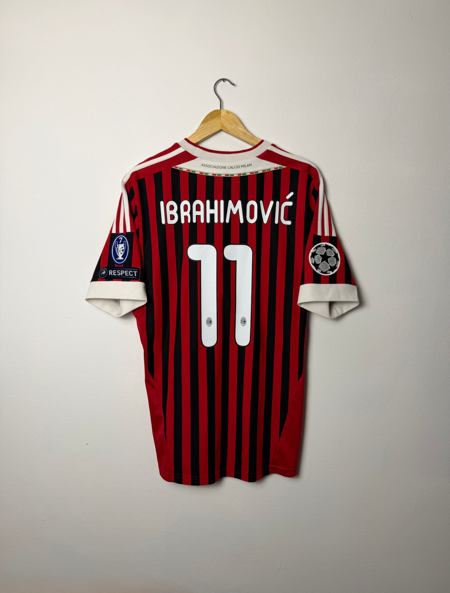 Zlatan Ibrahimovic AC Milan 2011-12 home football shirt (L)