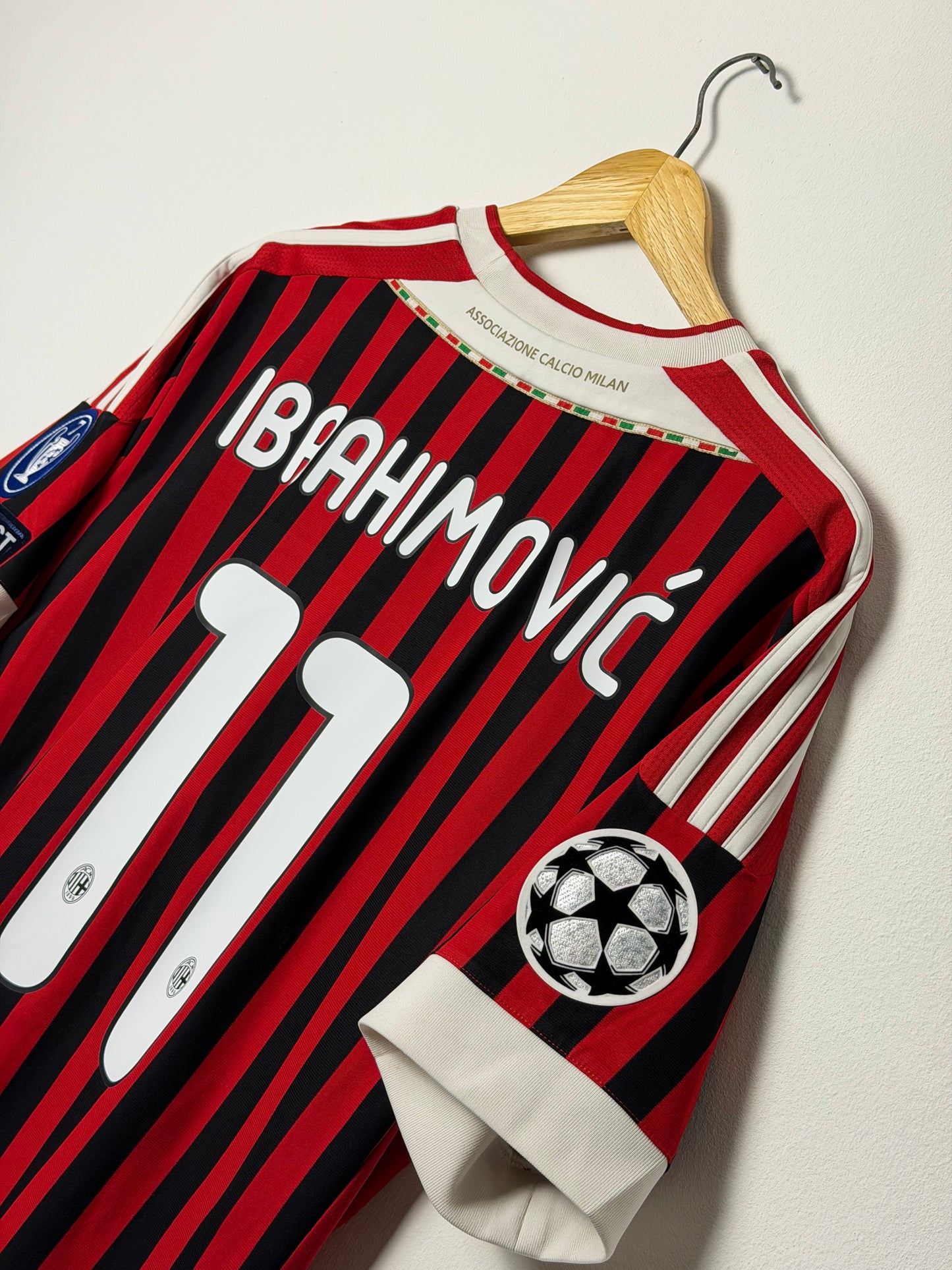 Zlatan Ibrahimovic AC Milan 2011-12 home football shirt (L)