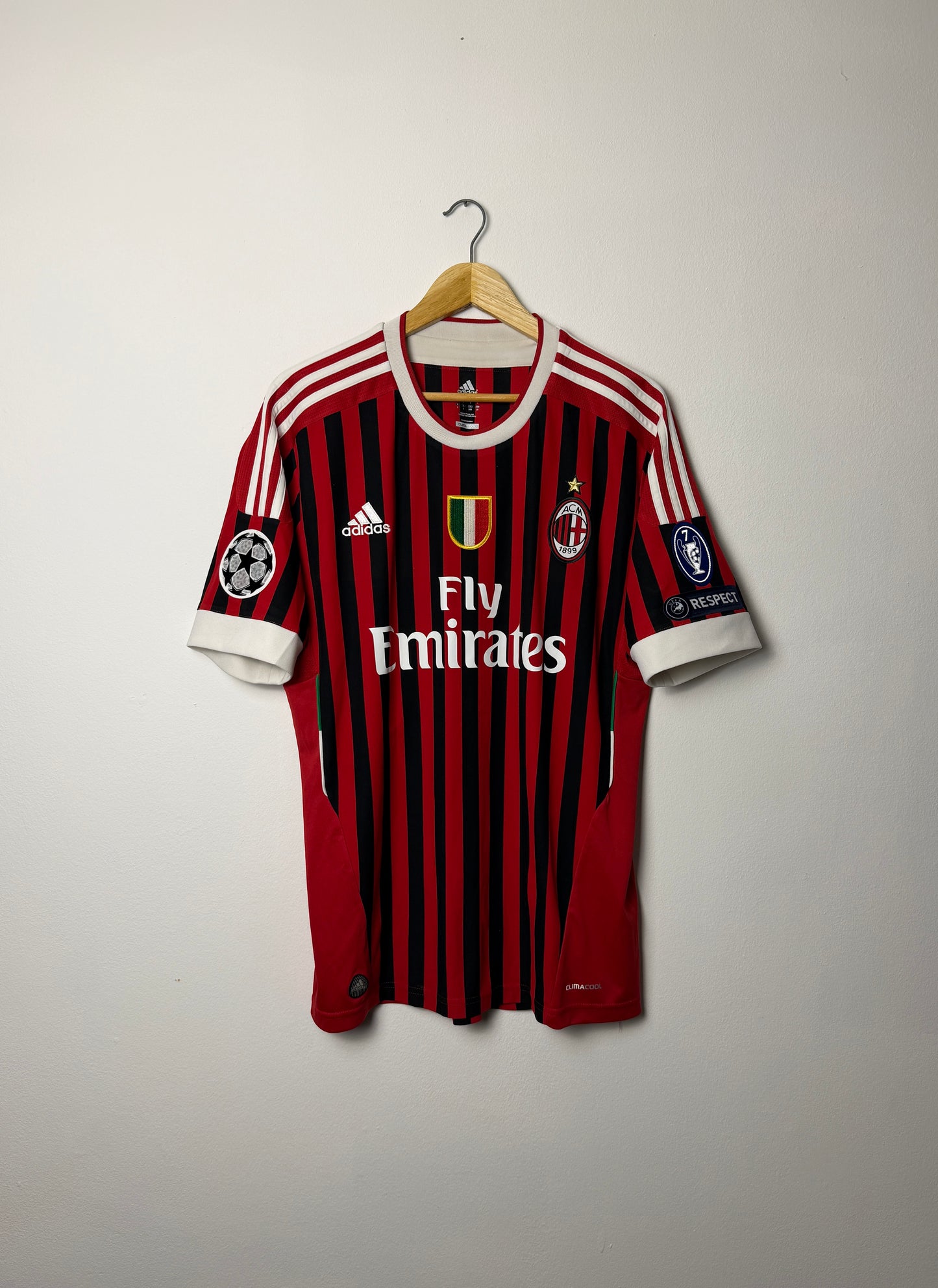 Zlatan Ibrahimovic AC Milan 2011-12 home football shirt (L)