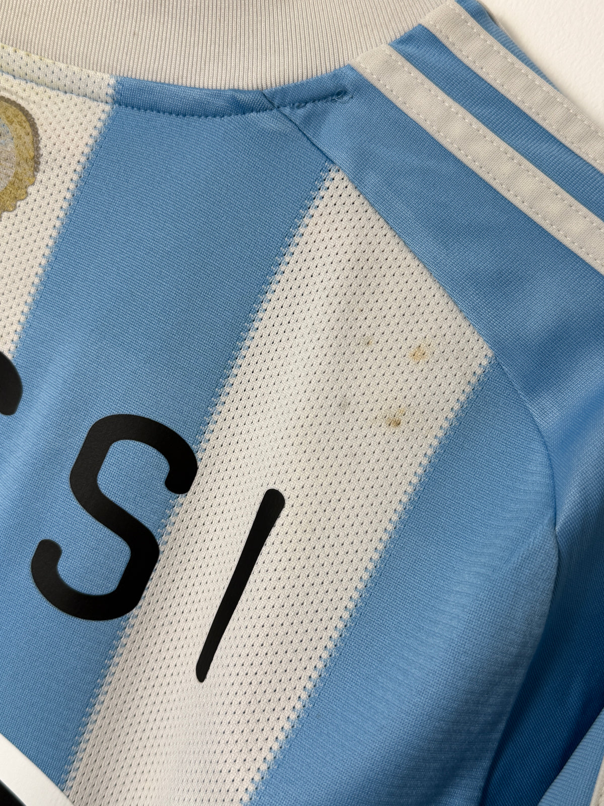 Lionel Messi Argentina 2010 World Cup home football shirt (M)