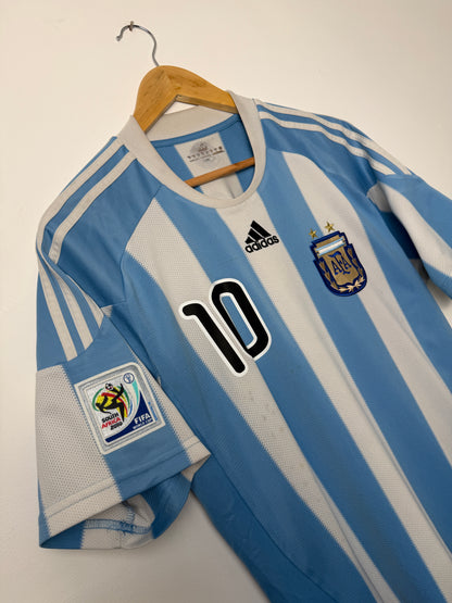 Lionel Messi Argentina 2010 World Cup home football shirt (M)