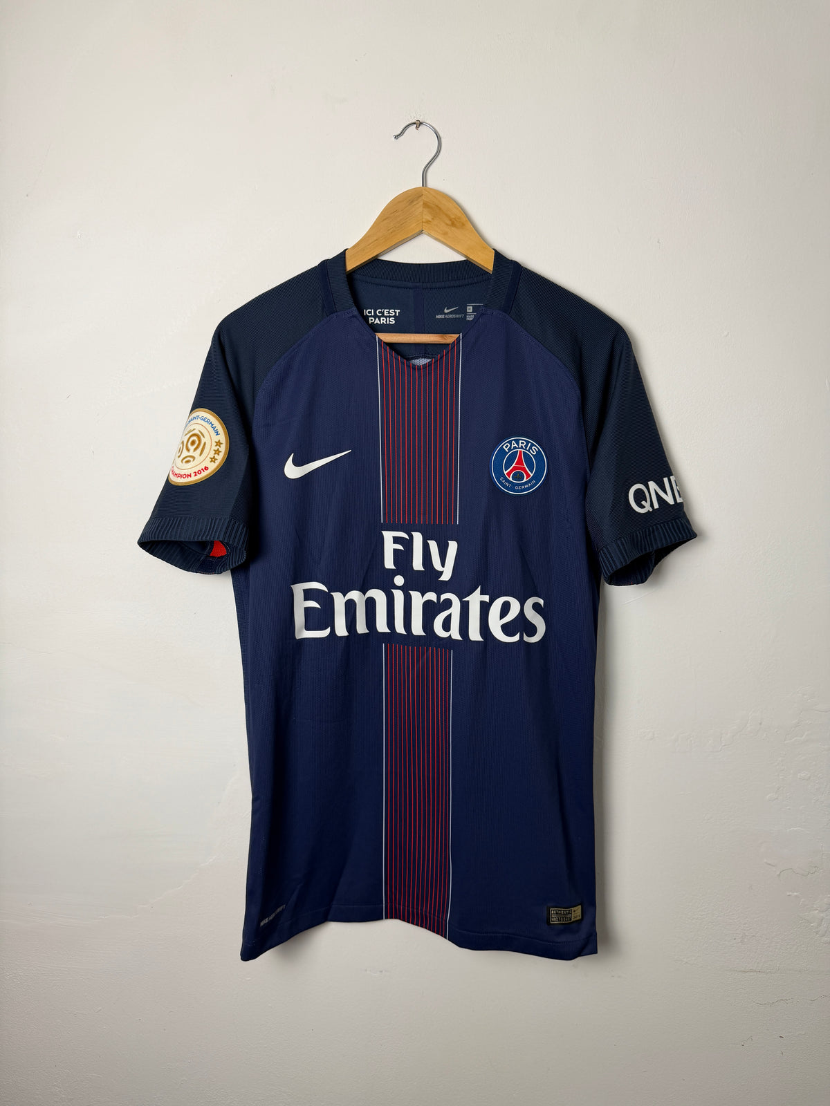 Edinson Cavani PSG 2016-17 home AEROSWIFT football shirt (M)