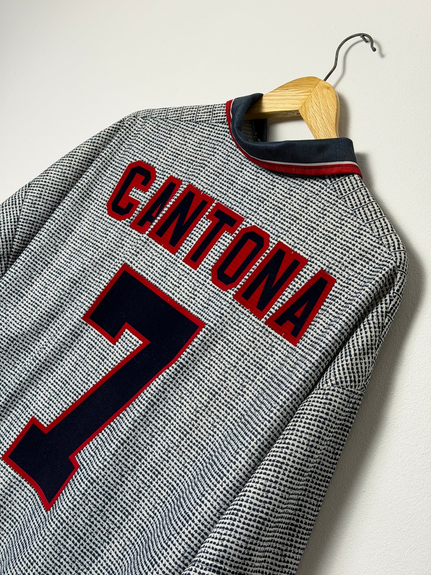 Eric Cantona Manchester United 1995-96 away football shirt (XL)