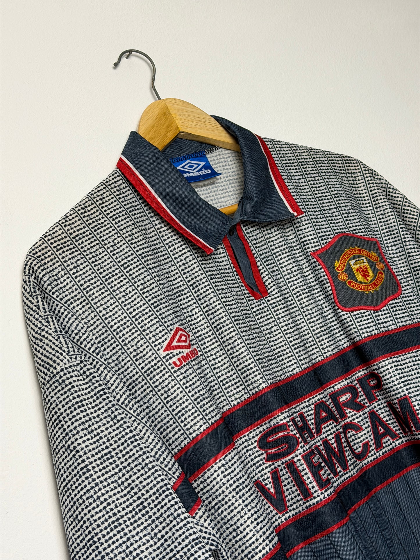 Eric Cantona Manchester United 1995-96 away football shirt (XL)