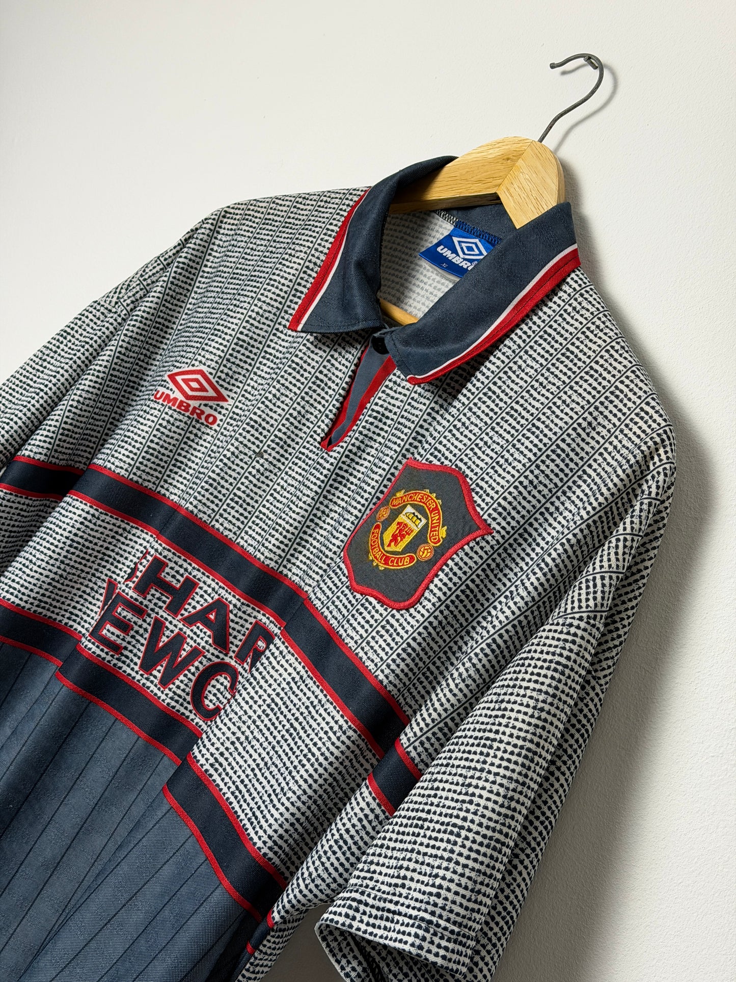 Eric Cantona Manchester United 1995-96 away football shirt (XL)
