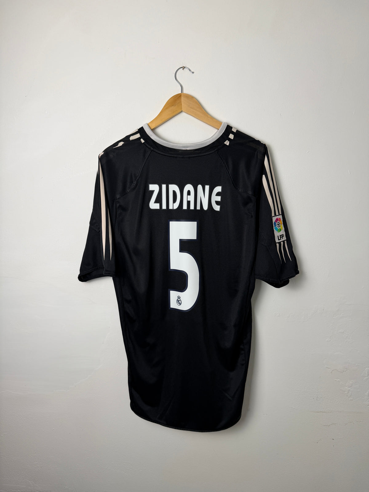Zinedine Zidane Real Madrid 2004-05 away football shirt (L)