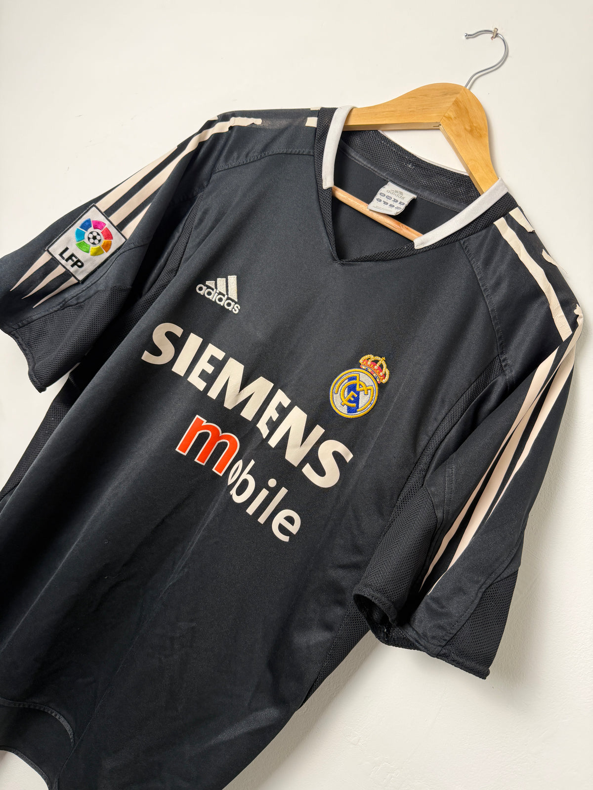 Zinedine Zidane Real Madrid 2004-05 away football shirt (L)