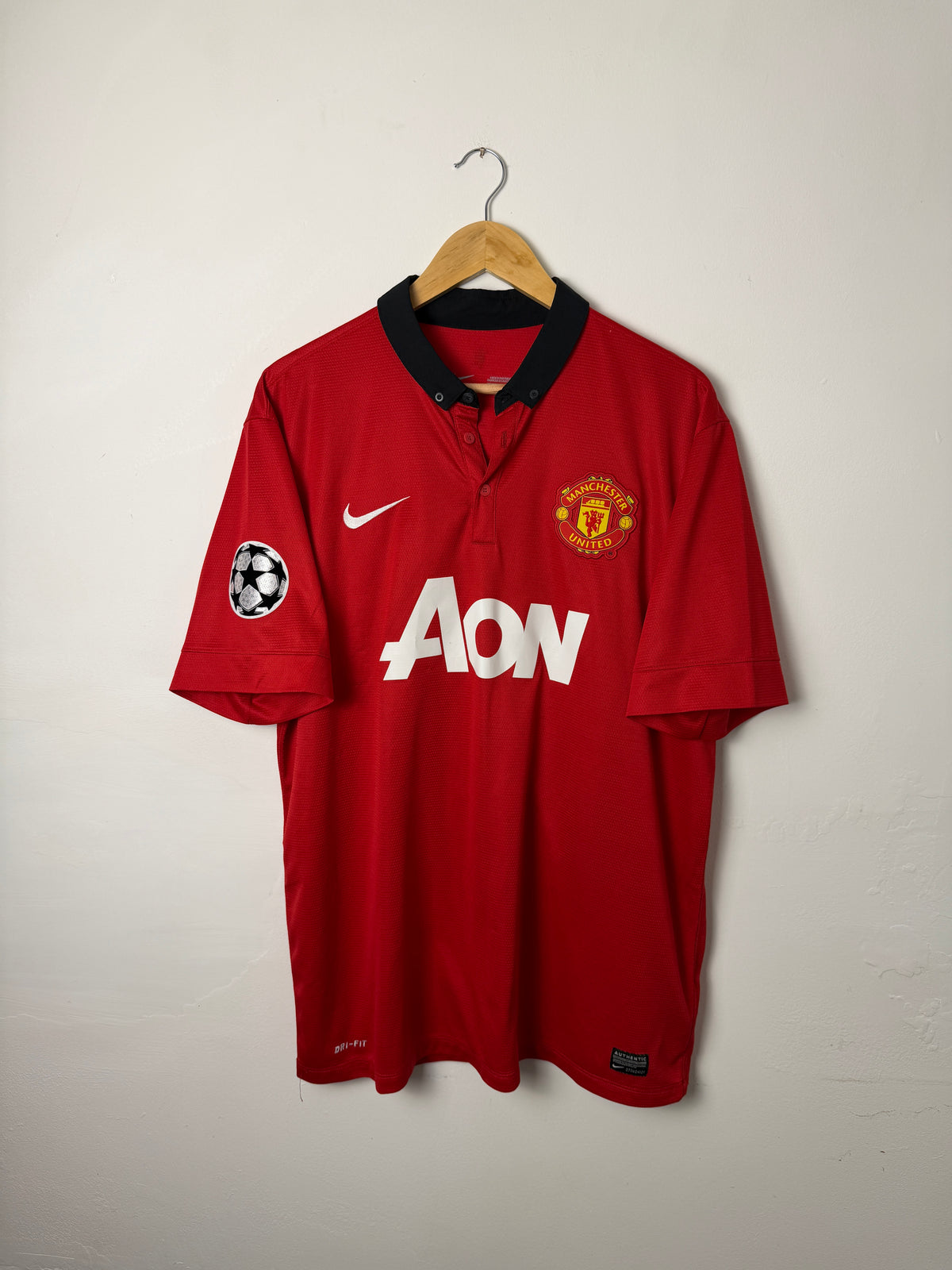 Robin Van Persie Manchester United 2013-14 home football shirt (XL)