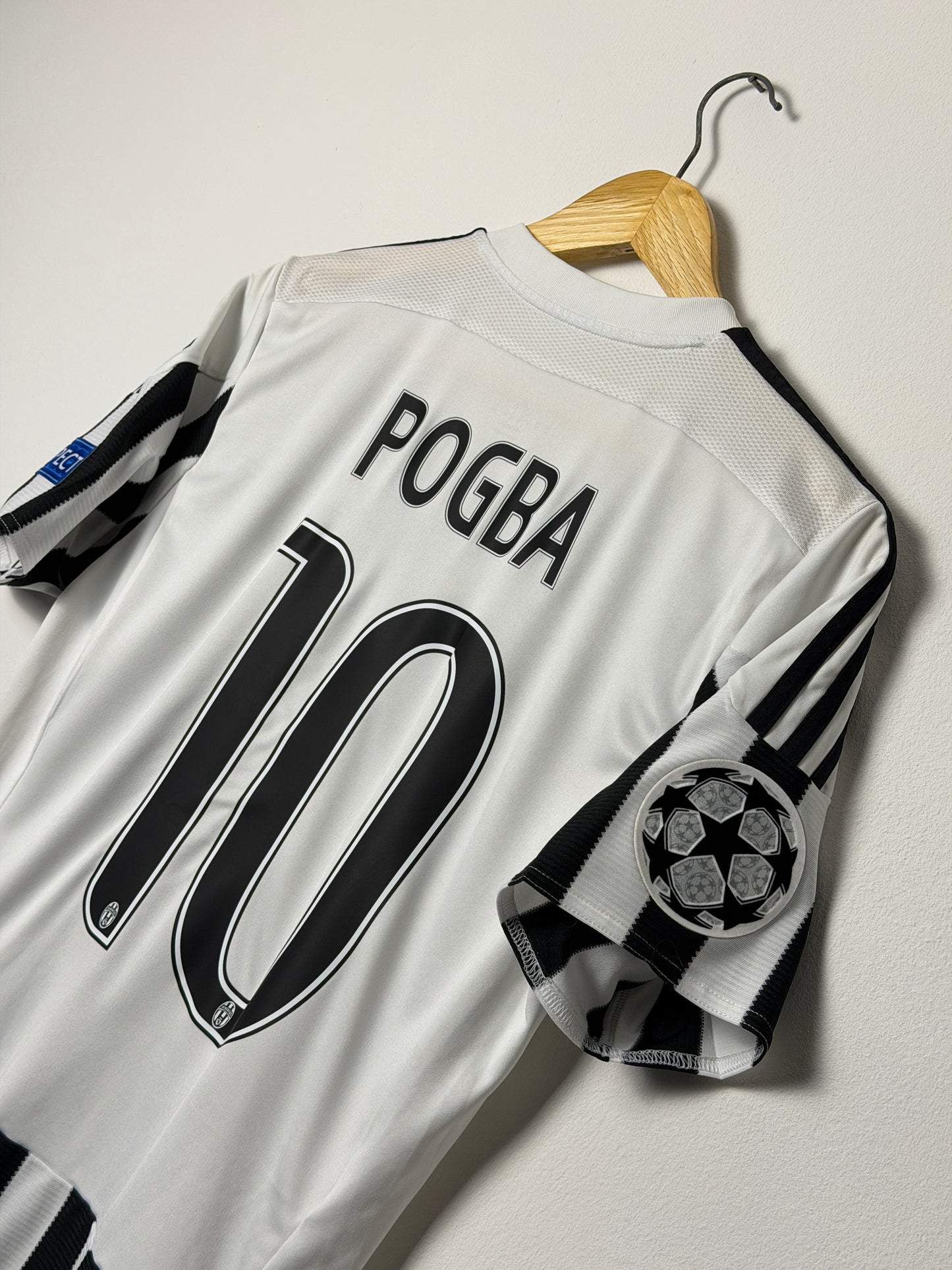 Paul Pogba Juventus FC 2015-16 home football shirt (M)