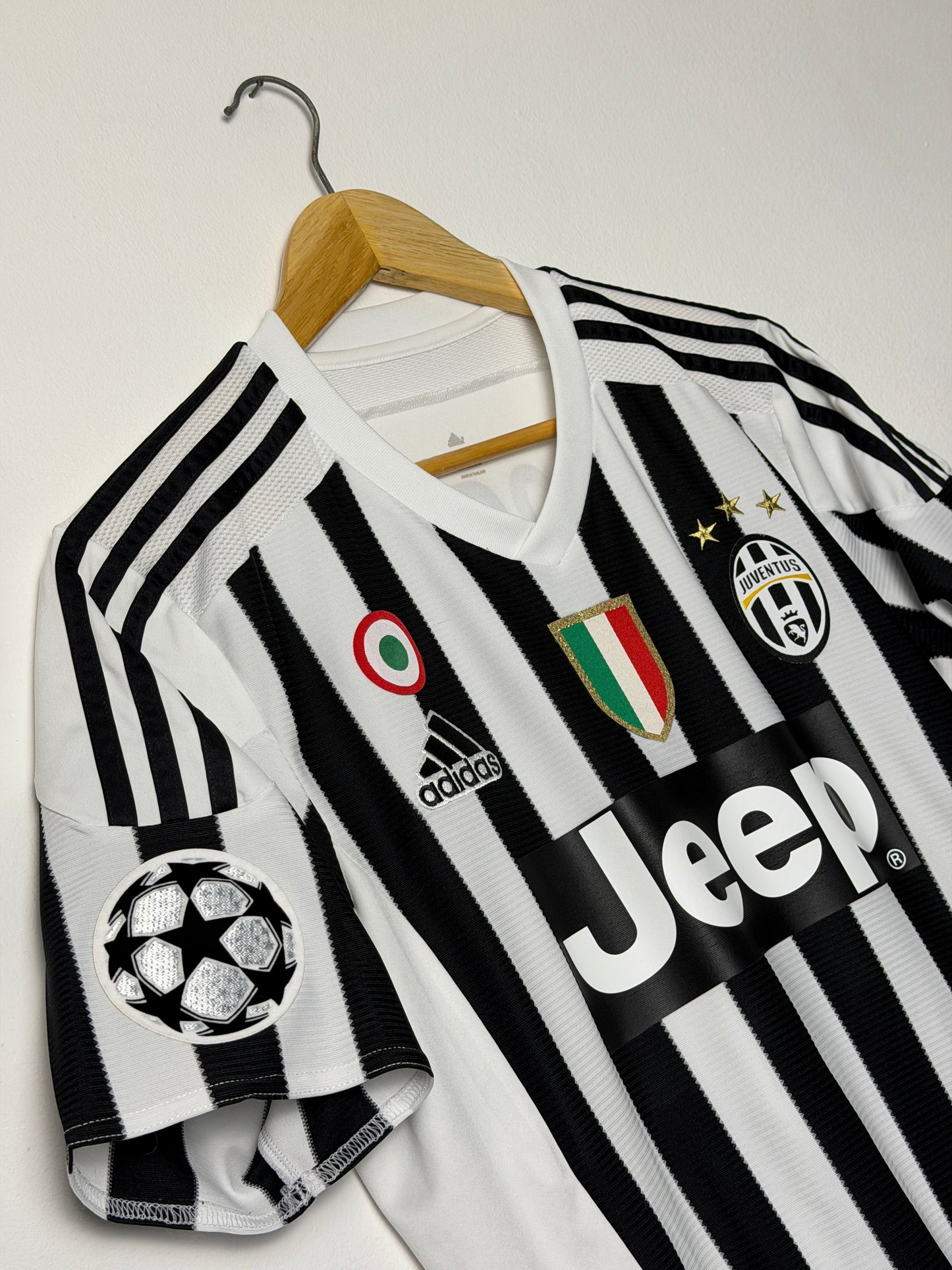 Paul Pogba Juventus FC 2015-16 home football shirt (M)