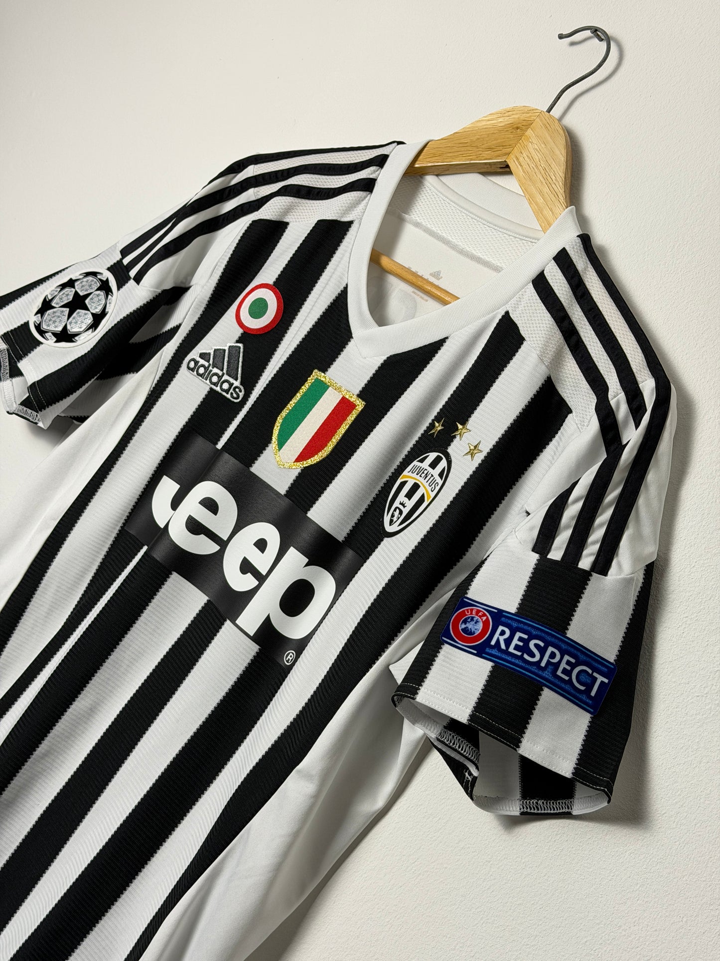 Paul Pogba Juventus FC 2015-16 home football shirt (M)