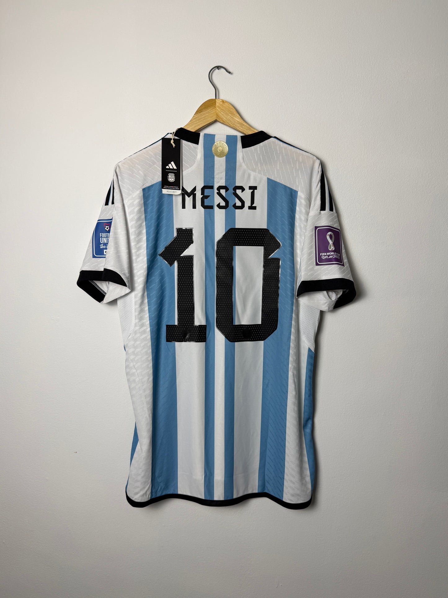 Lionel Messi Argentina 2022 World Cup final home shirt (L)