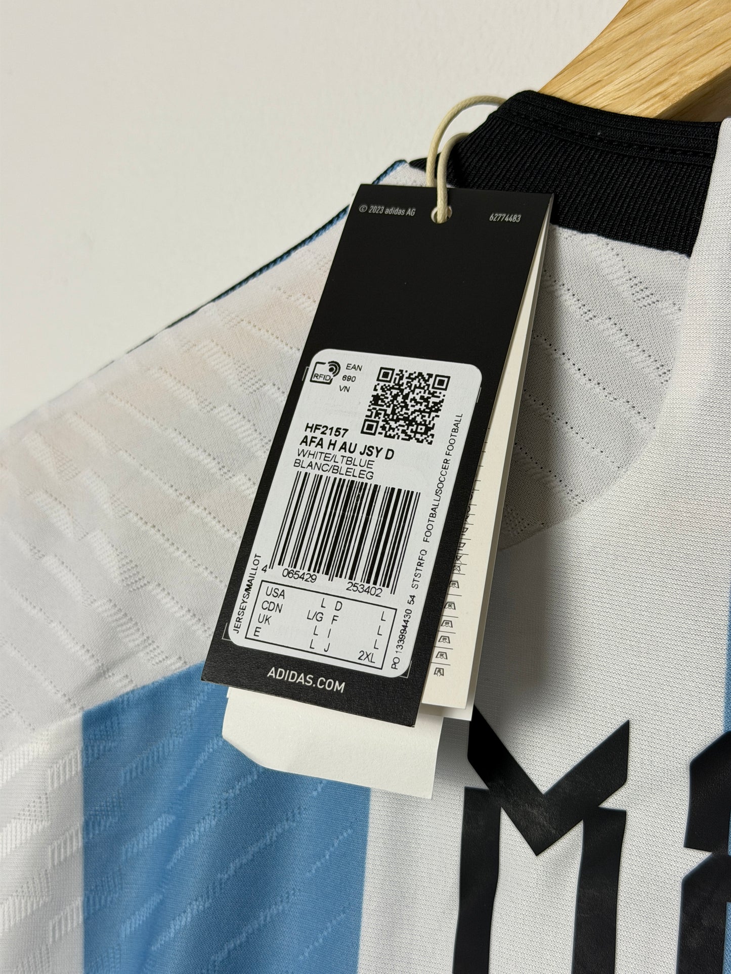 Lionel Messi Argentina 2022 World Cup final home shirt (L)