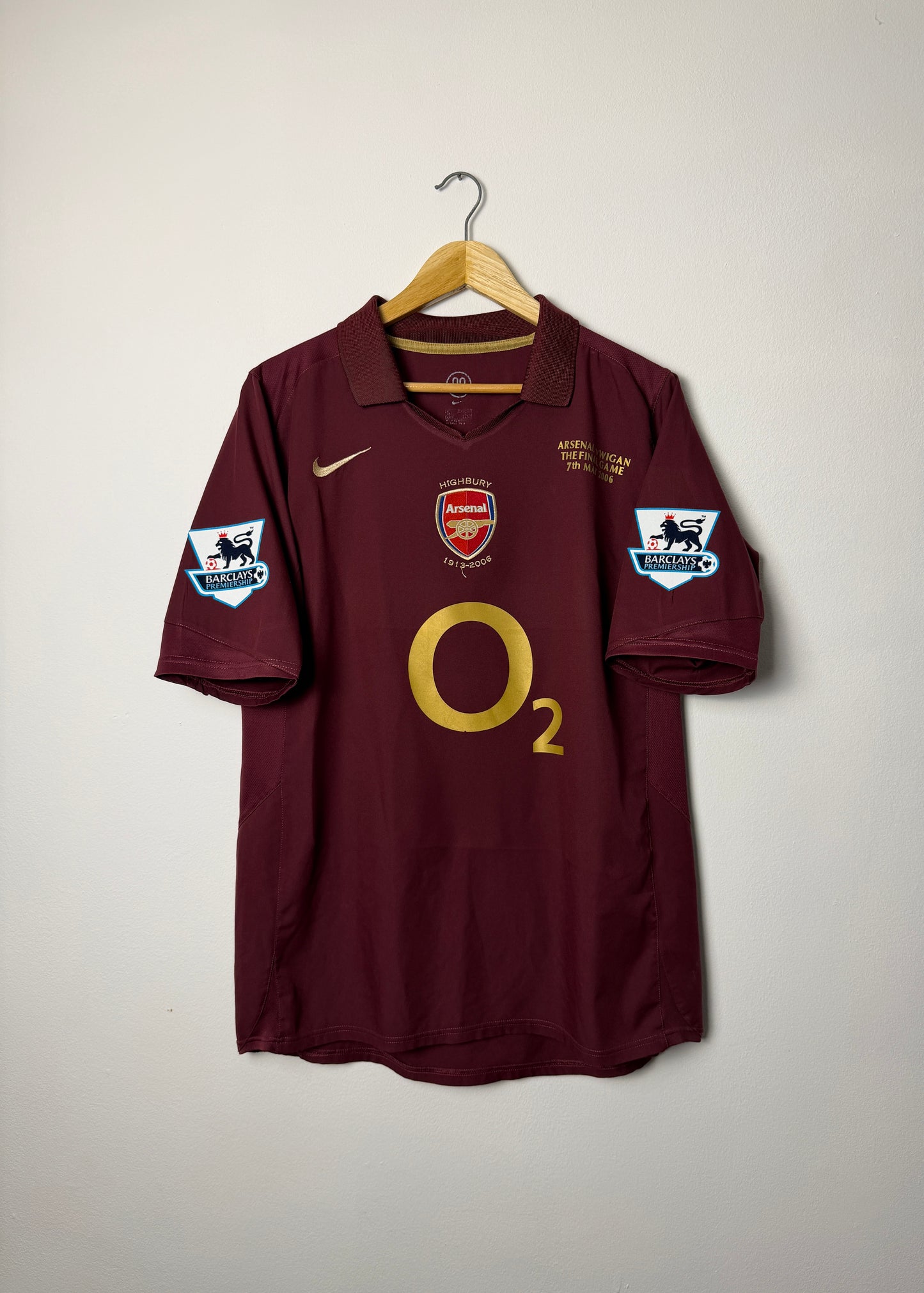 Thierry Henry Arsenal FC 2005-06 home football shirt (L)