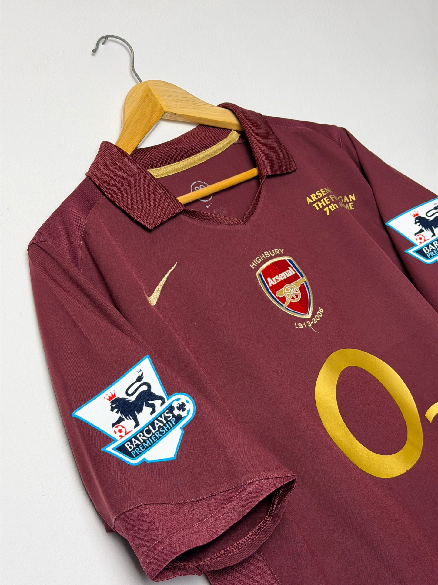 Thierry Henry Arsenal FC 2005-06 home football shirt (L)