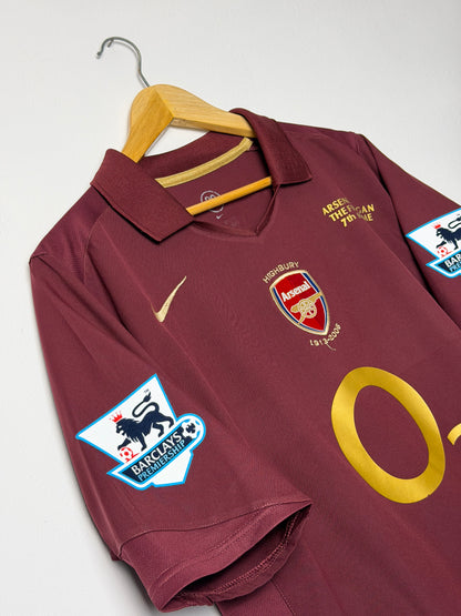 Thierry Henry Arsenal FC 2005-06 home football shirt (L)