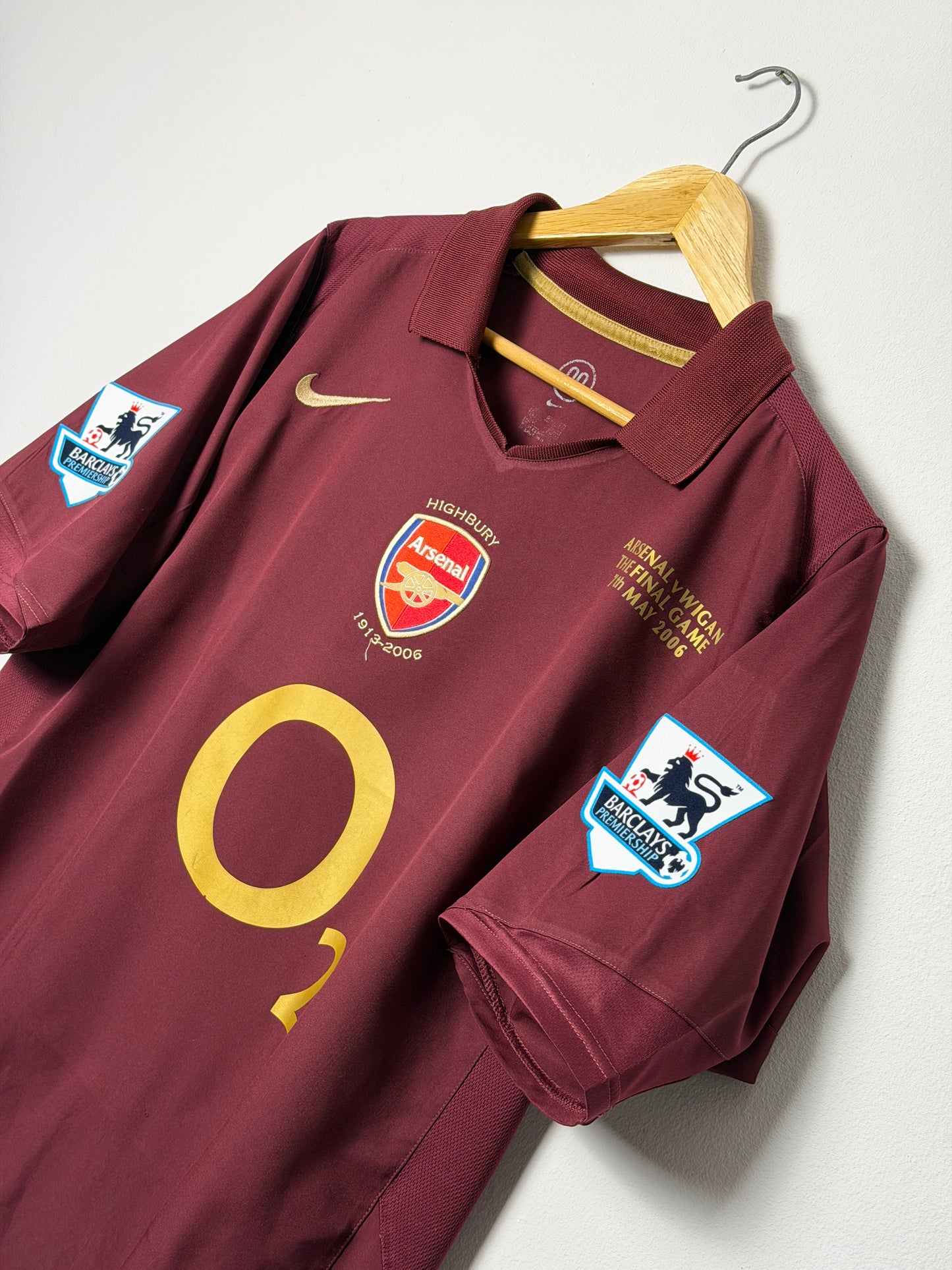 Thierry Henry Arsenal FC 2005-06 home football shirt (L)