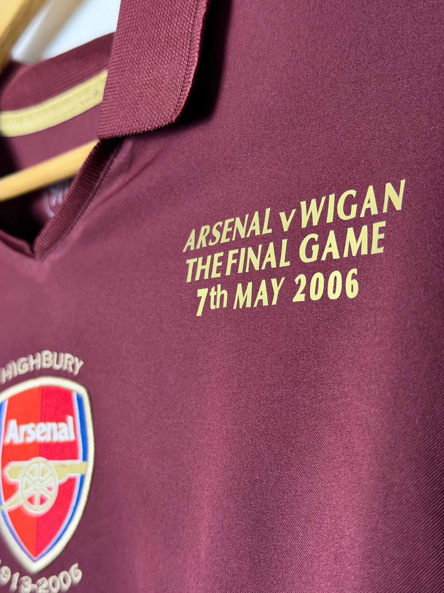 Thierry Henry Arsenal FC 2005-06 home football shirt (L)