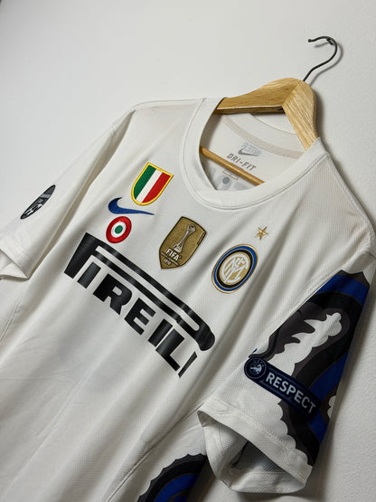 Samuel Eto'o Inter Milan 2010-11 away football shirt (L)