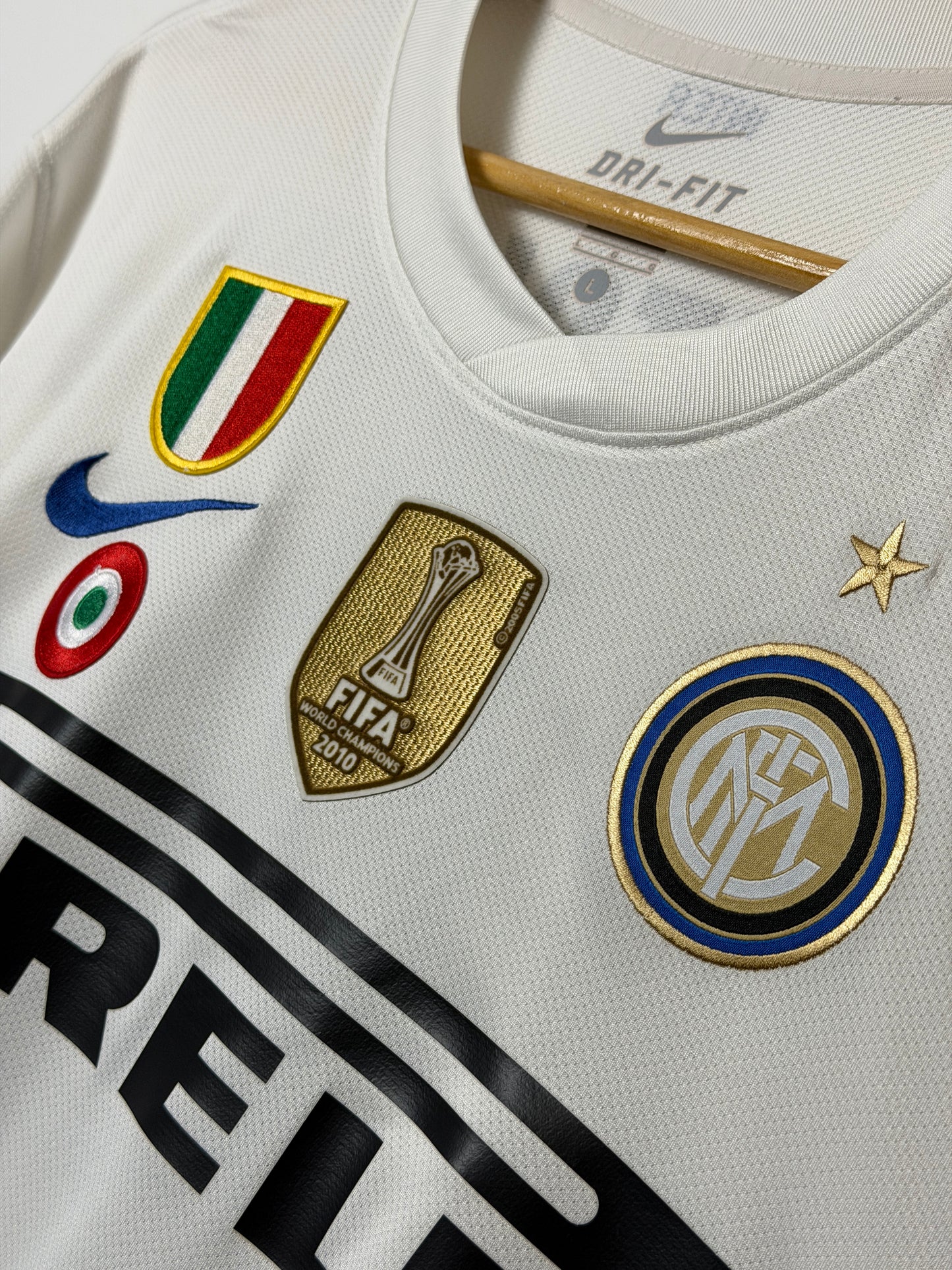 Samuel Eto'o Inter Milan 2010-11 away football shirt (L)