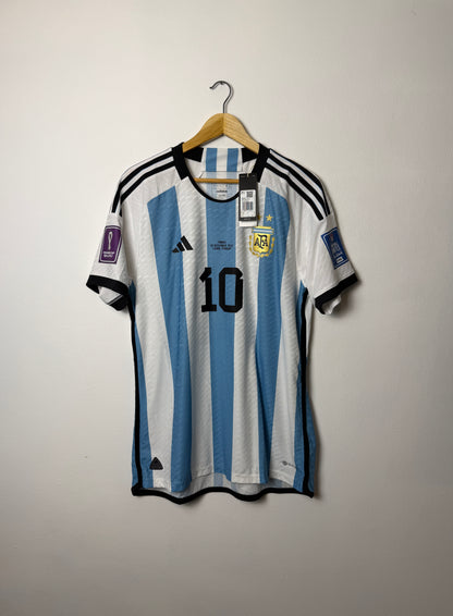 Lionel Messi Argentina 2022 World Cup final home football shirt (L)