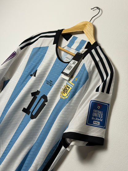 Lionel Messi Argentina 2022 World Cup final home football shirt (L)
