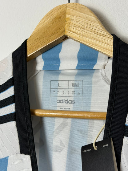 Lionel Messi Argentina 2022 World Cup final home football shirt (L)