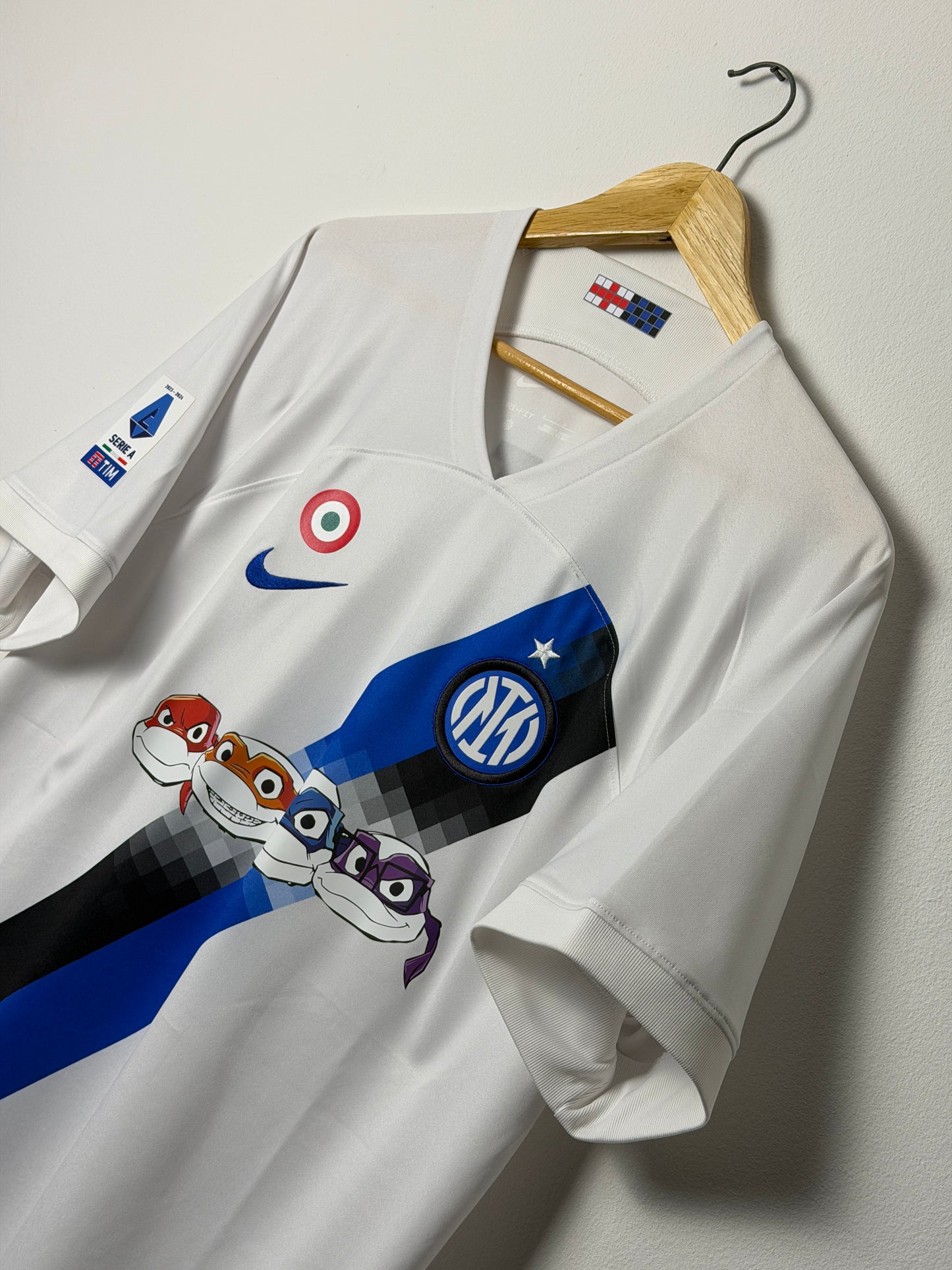 Lautaro Martinez Inter Milan 2023-24 away football shirt (L)