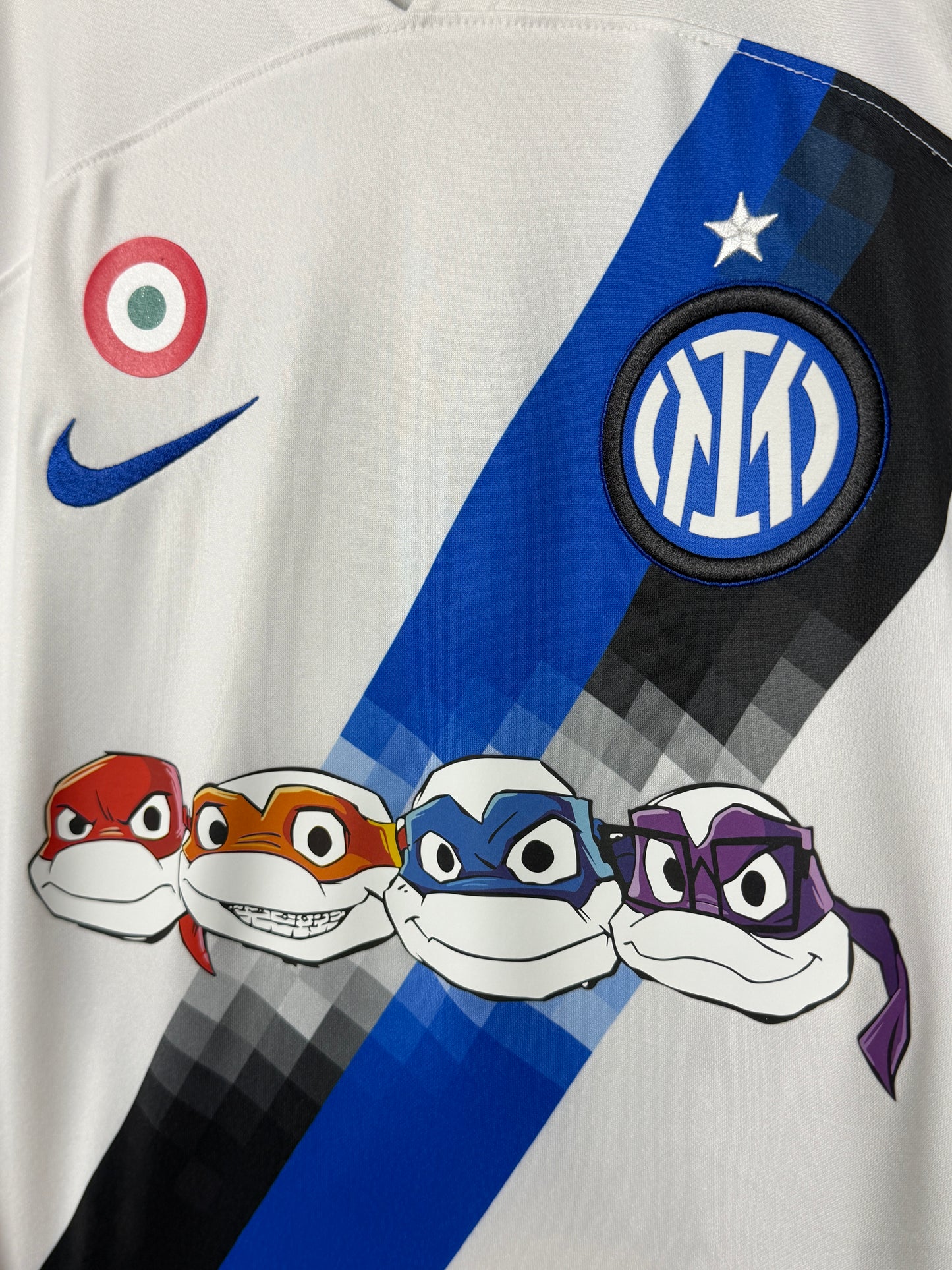 Lautaro Martinez Inter Milan 2023-24 away football shirt (L)