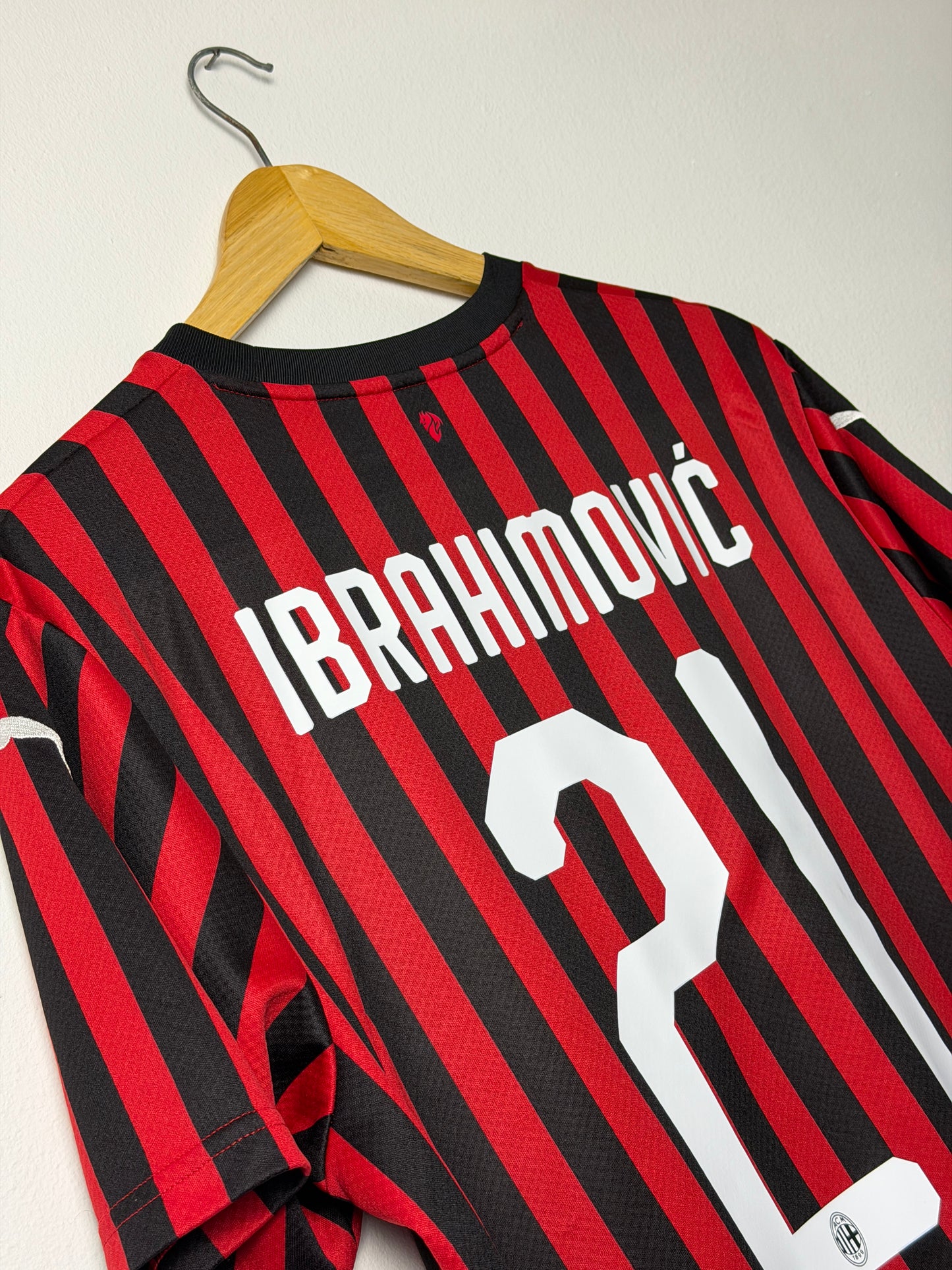 Zlatan Ibrahimovic AC Milan 2019-20 home football shirt (L)
