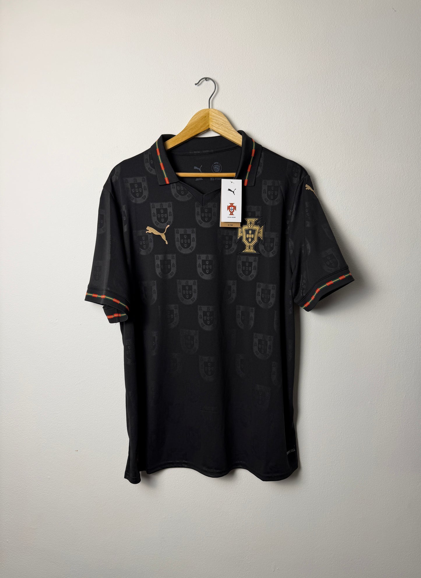 Portugal 2025 Special edition football shirt (XL)