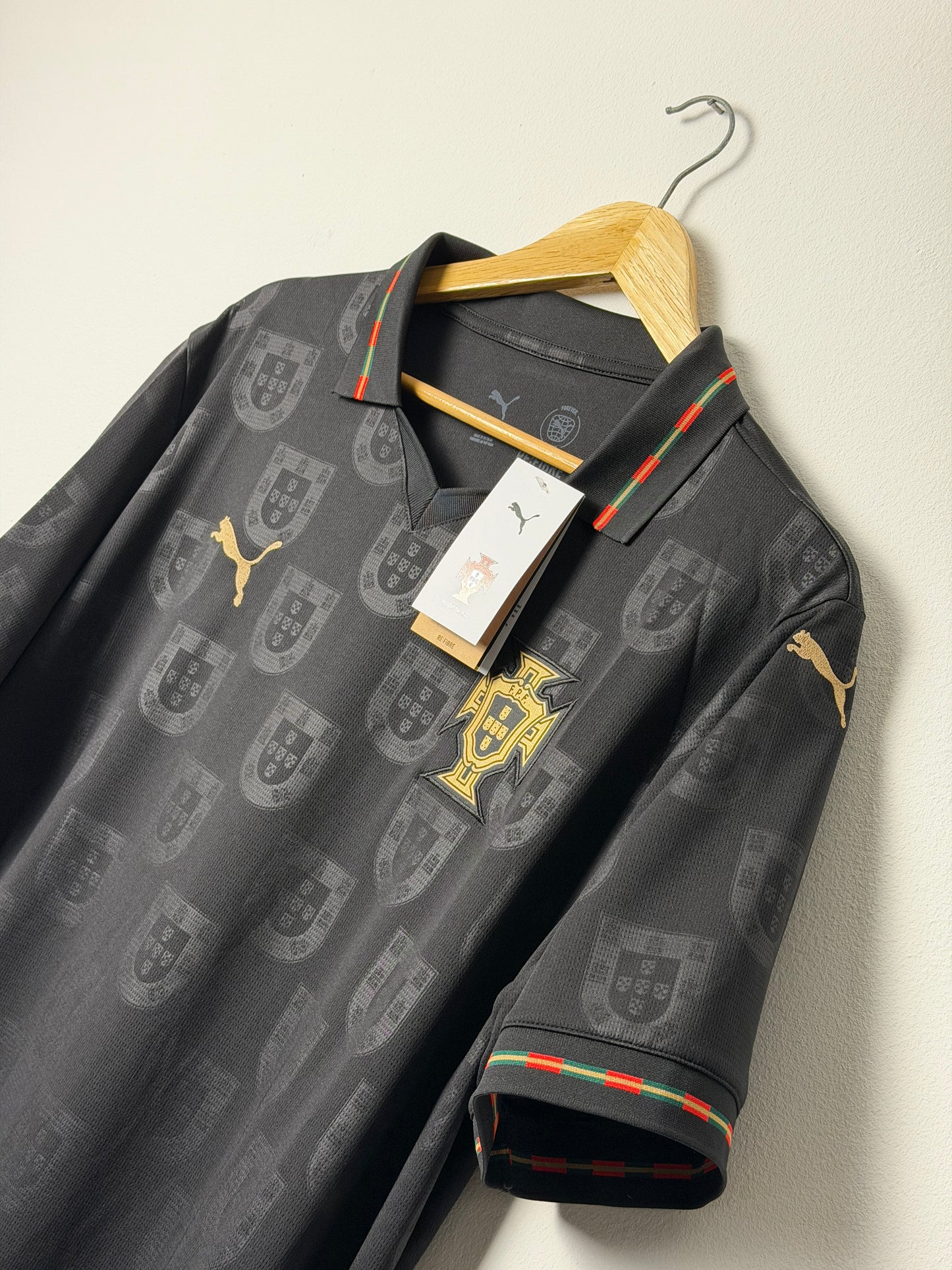 Portugal 2025 Special edition football shirt (XL)