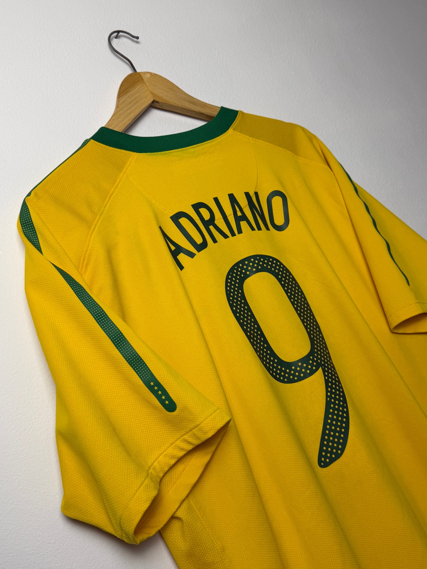 Adriano Brazil 2010 World Cup home football shirt (XL)