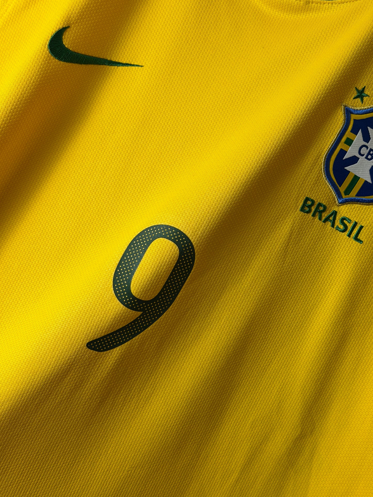 Adriano Brazil 2010 World Cup home football shirt (XL)