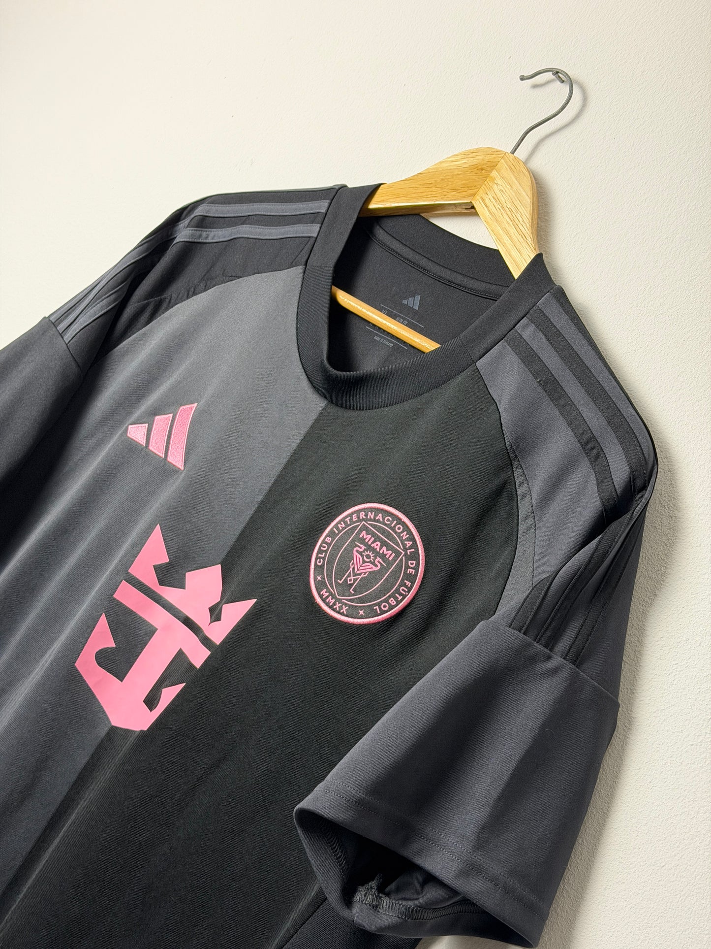 Lionel Messi Inter Miami 2025 away football shirt (XL)