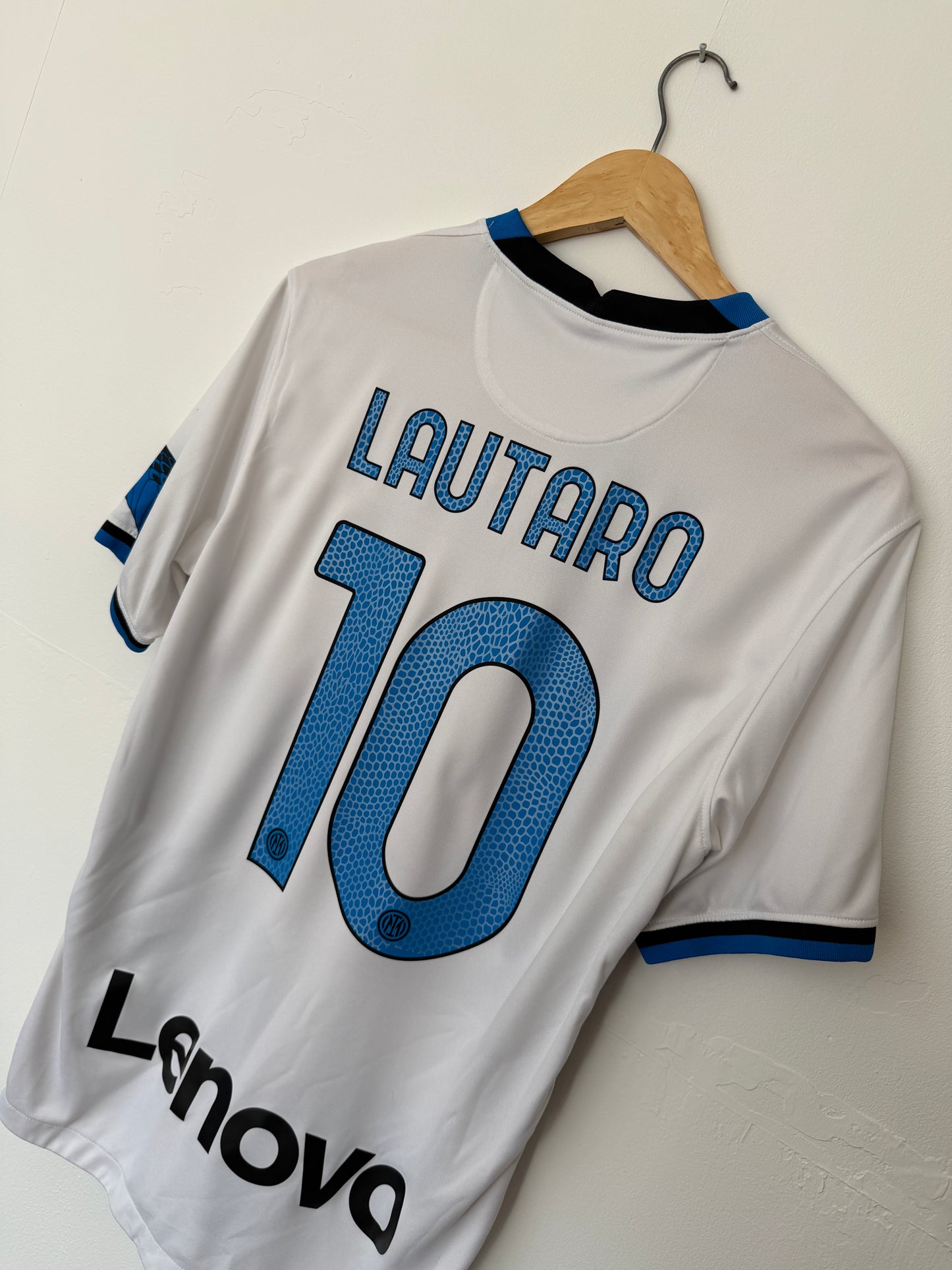 Lautaro Martinez Inter Milan 2020-21 away football shirt (M)