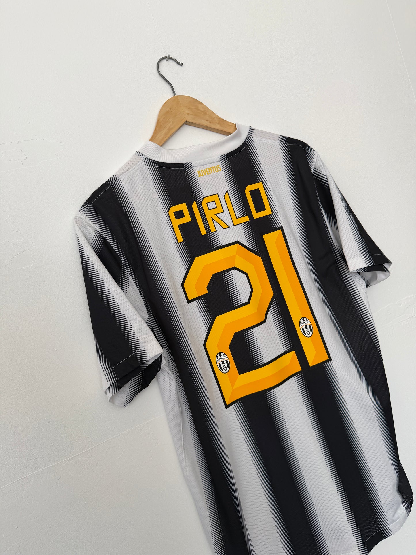 Andrea Pirlo Juventus FC 2011-12 home football shirt (M)