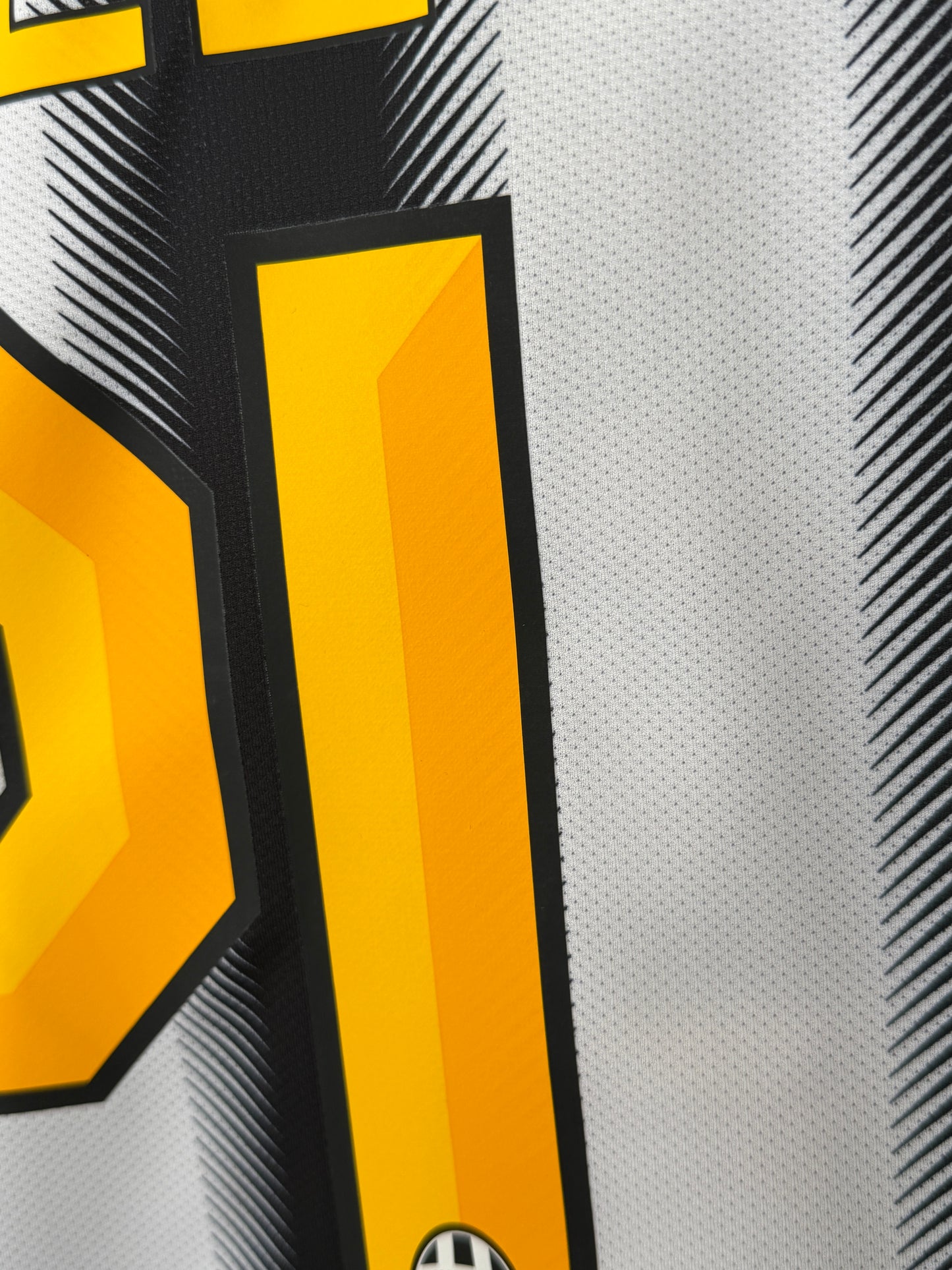 Andrea Pirlo Juventus FC 2011-12 home football shirt (M)