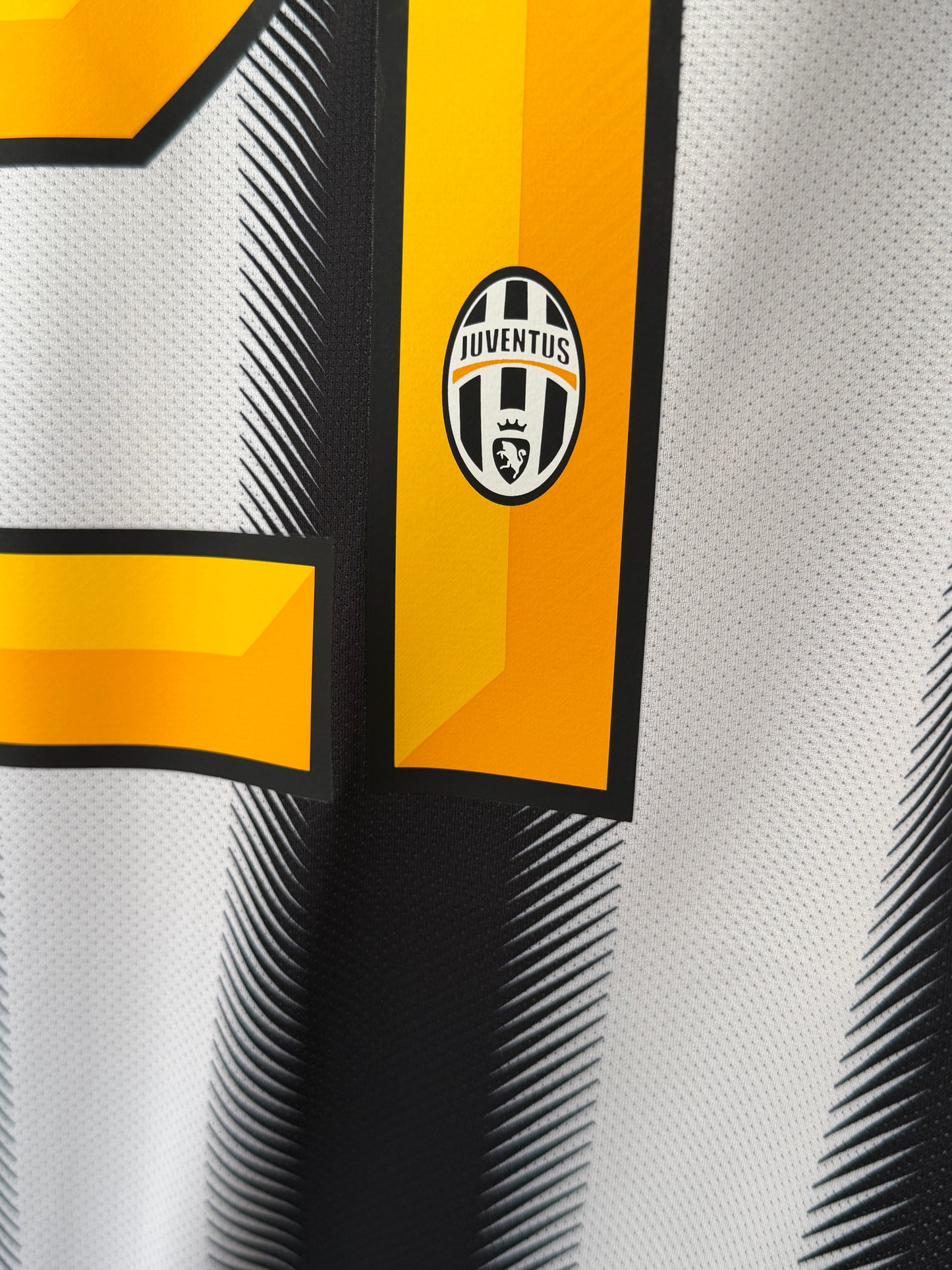 Andrea Pirlo Juventus FC 2011-12 home football shirt (M)