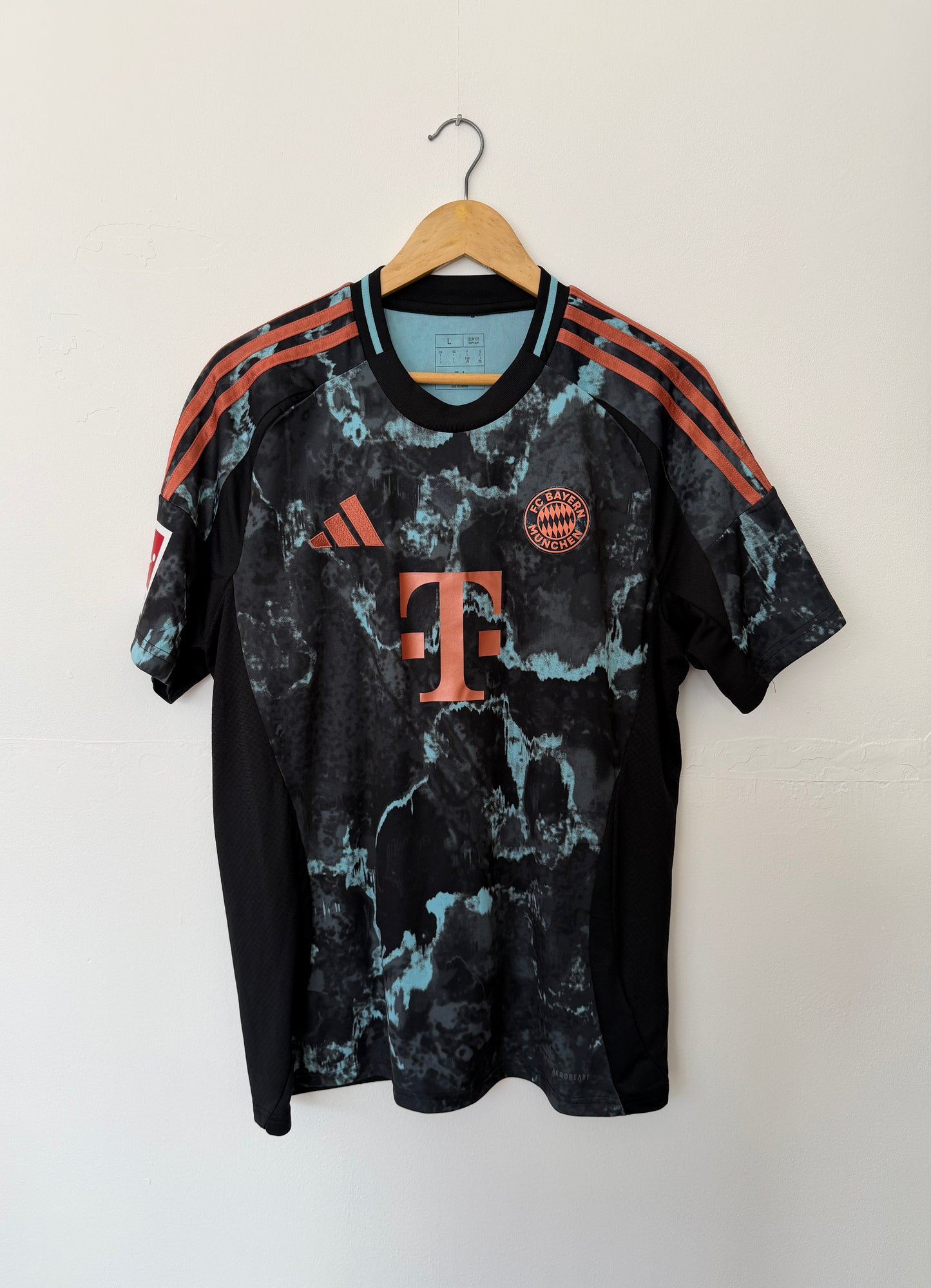 Harry Kane FC Bayern Munich 2024-25 away football shirt (L)