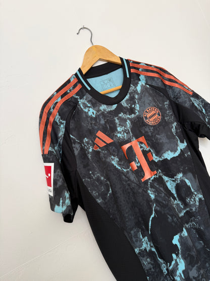 Harry Kane FC Bayern Munich 2024-25 away football shirt (L)