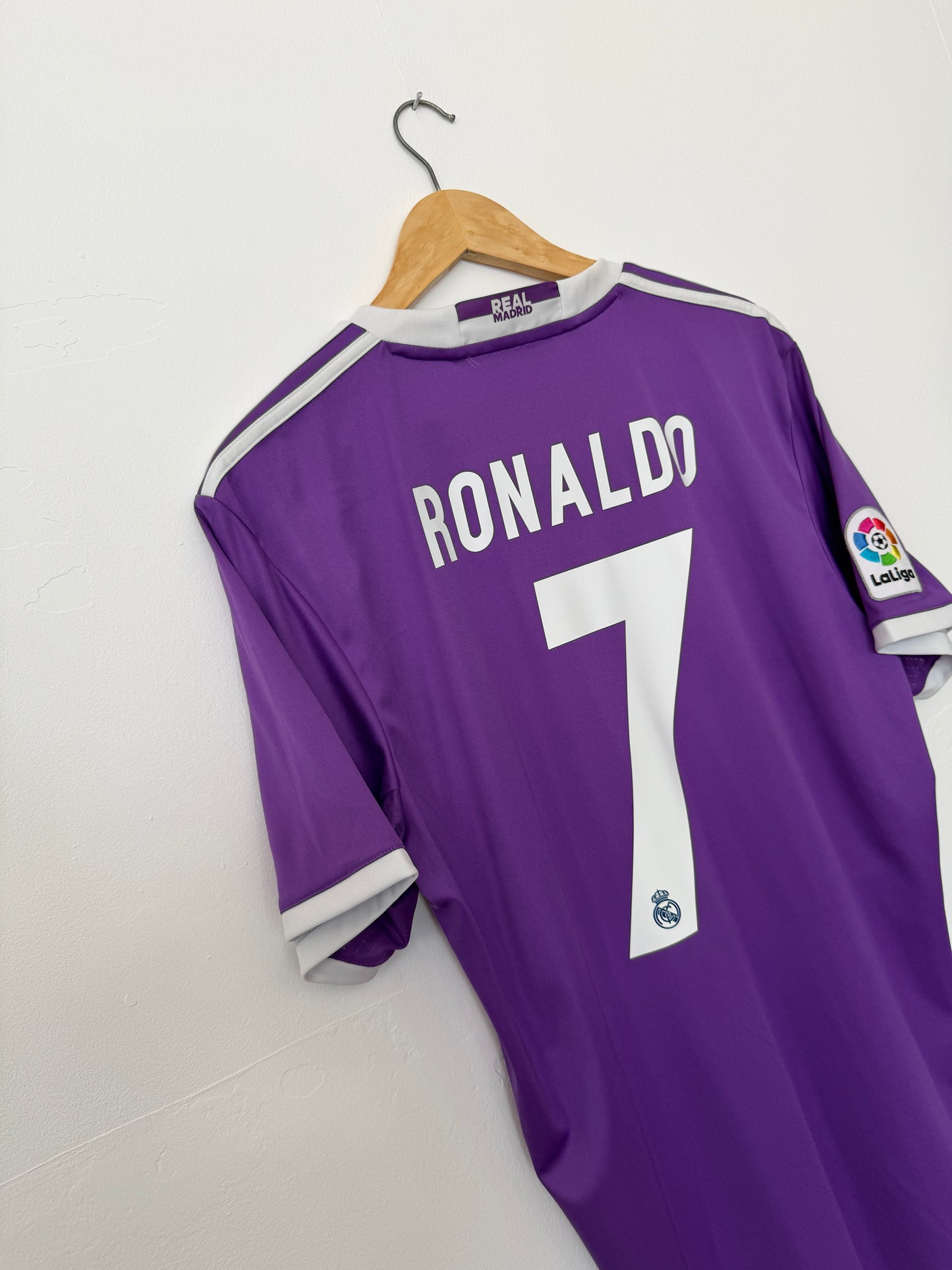 Cristiano Ronaldo Real Madrid CF 2016-17 away football shirt (L)