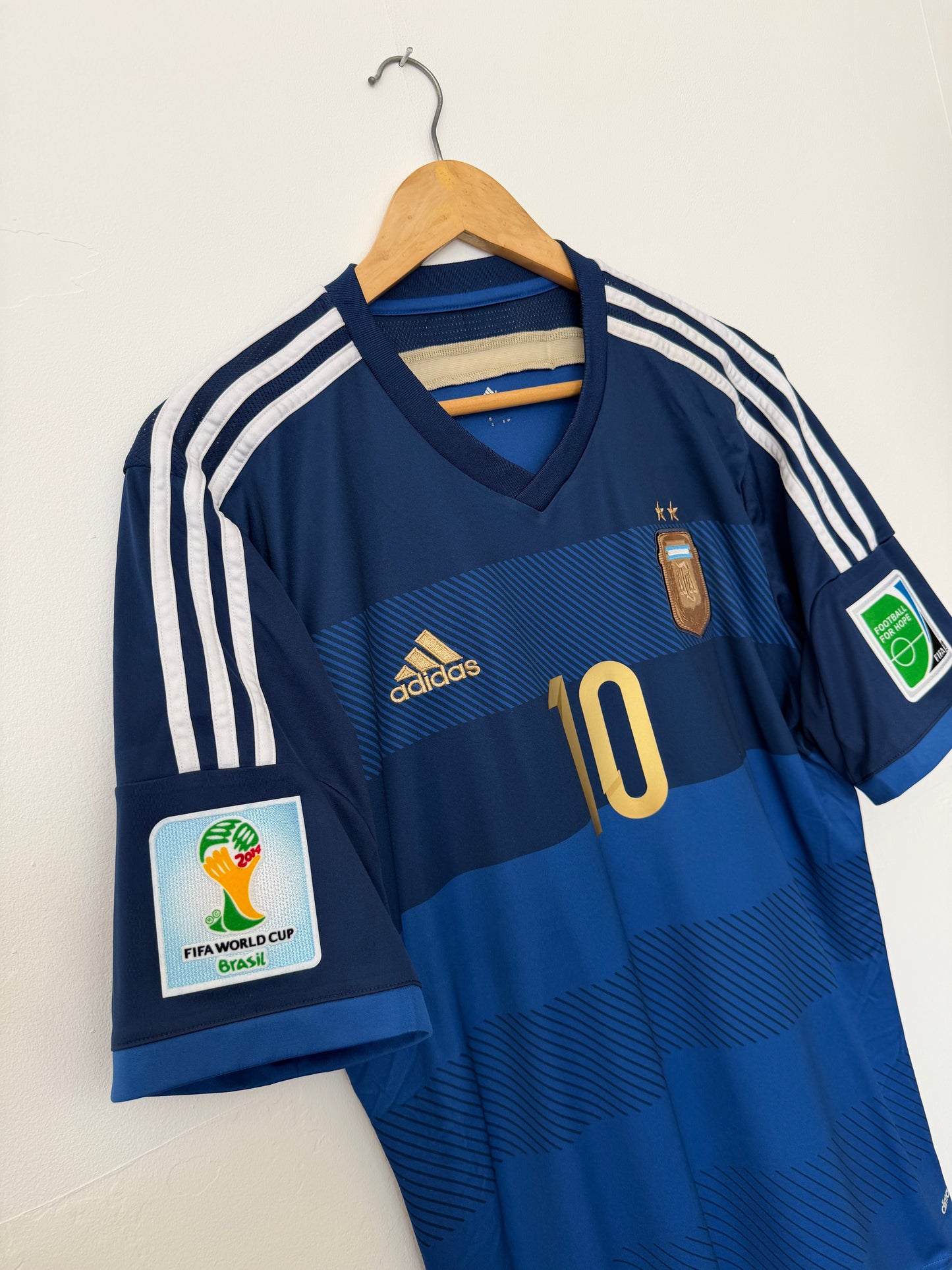 Lionel Messi Argentina 2014 away football shirt (L)