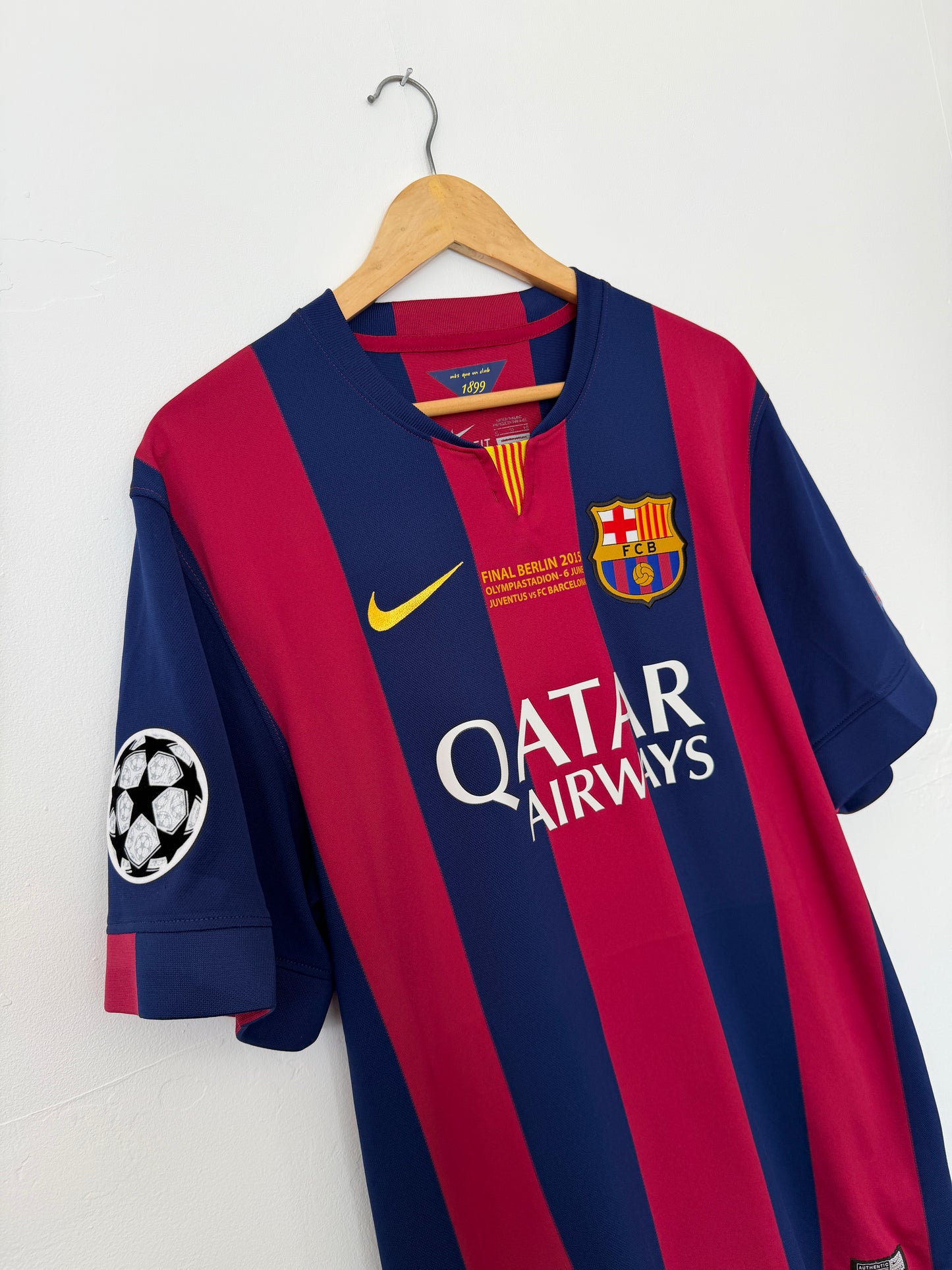 Lionel Messi FC Barcelona 2014-15 Champions league final edition home football shirt (XL)