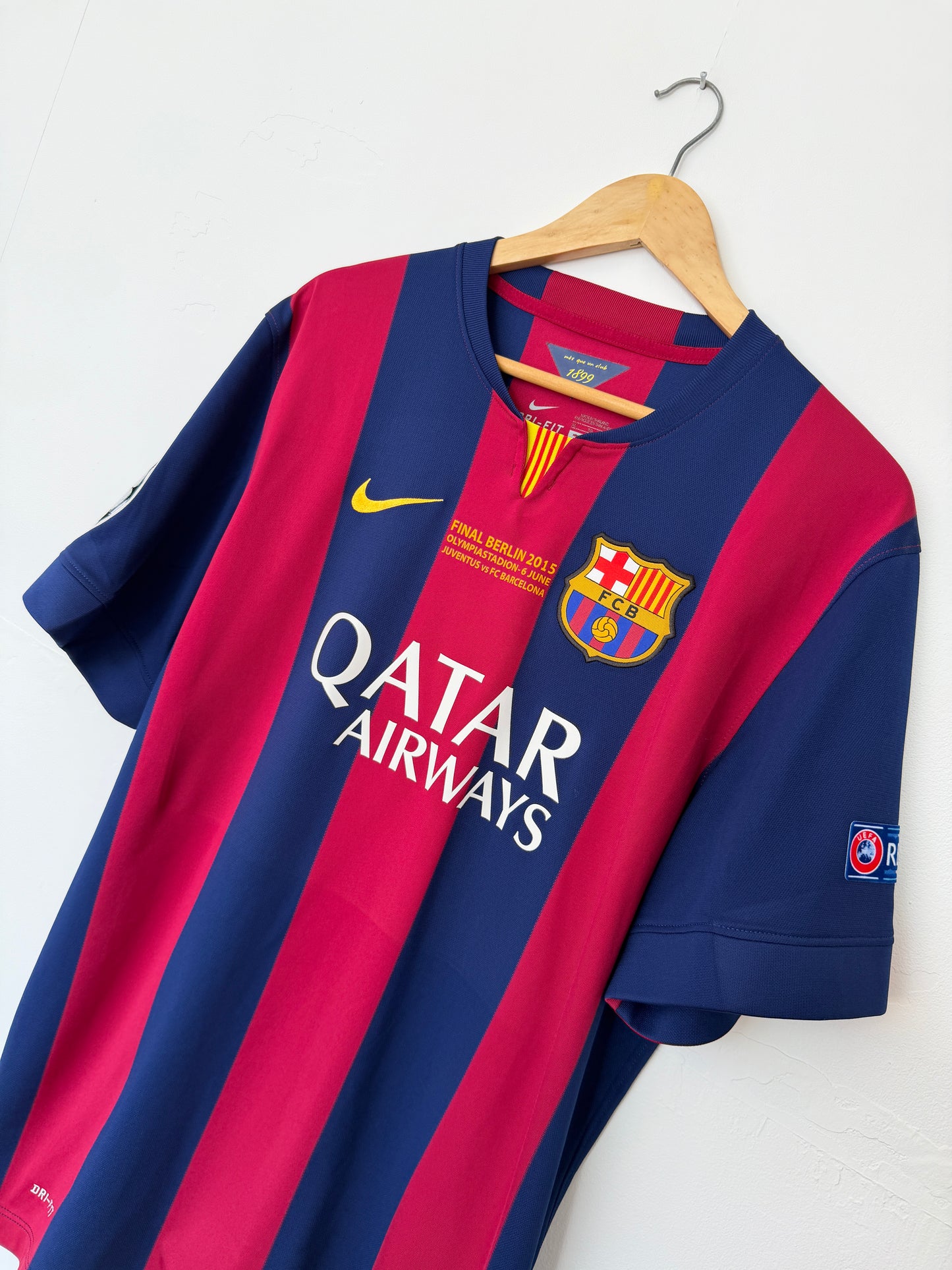 Lionel Messi FC Barcelona 2014-15 Champions league final edition home football shirt (XL)