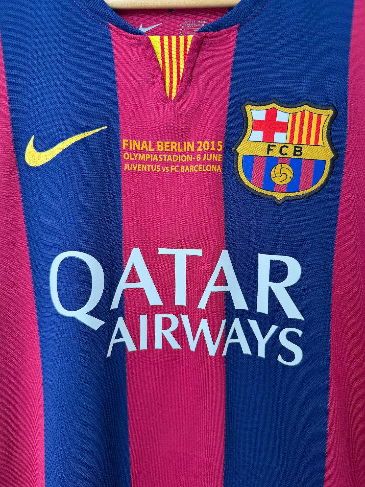 Lionel Messi FC Barcelona 2014-15 Champions league final edition home football shirt (XL)