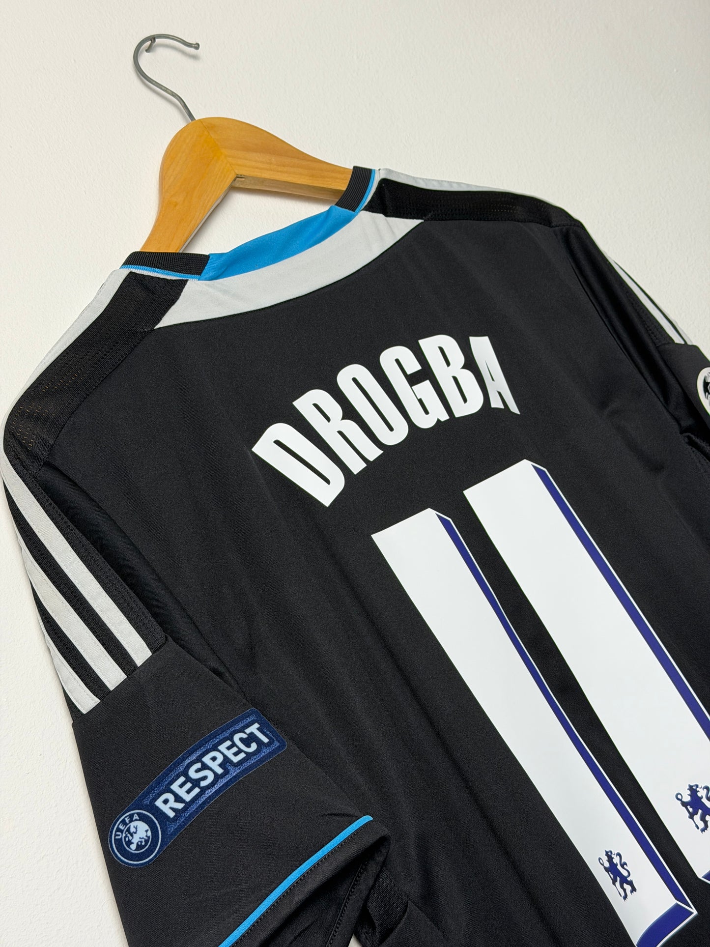 Didier Drogba Chelsea FC 2011-12 away football shirt (M)