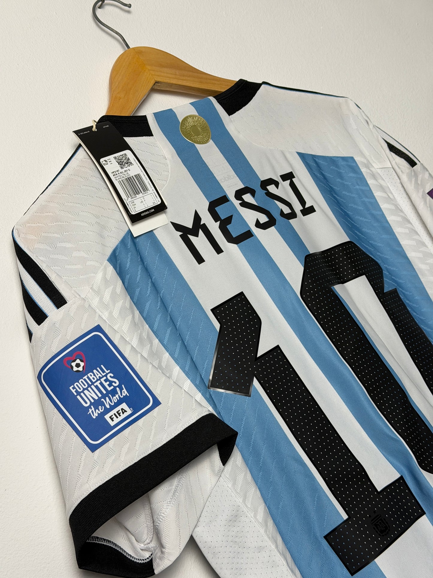 Lionel Messi Argentina 2022 World Cup final home football shirt (L)